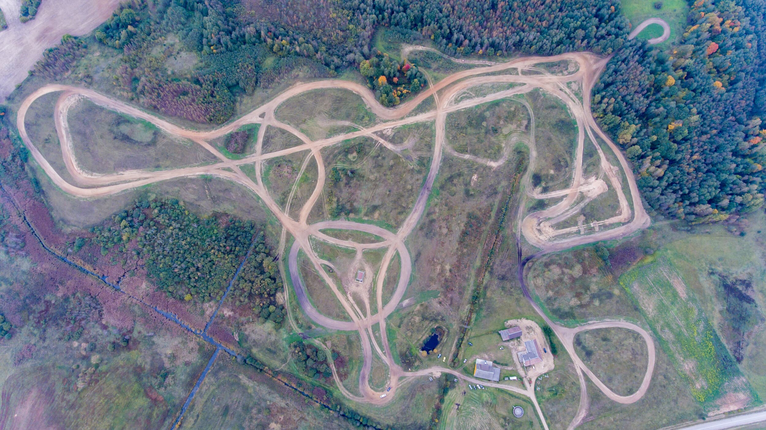 Vairuok sportinį-pramoginį ralio automobilį su instruktoriumi | Laisvalaikio Dovanos
