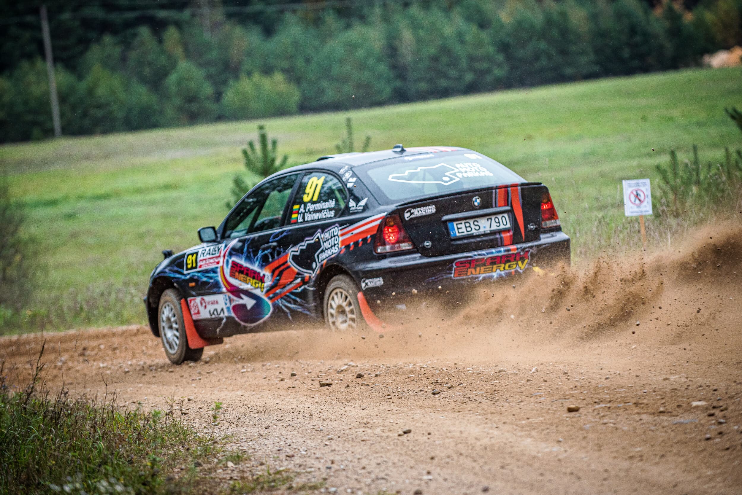 „Aistė‘s Rally Academy“ sportinio vairavimo pamoka ant žvyro