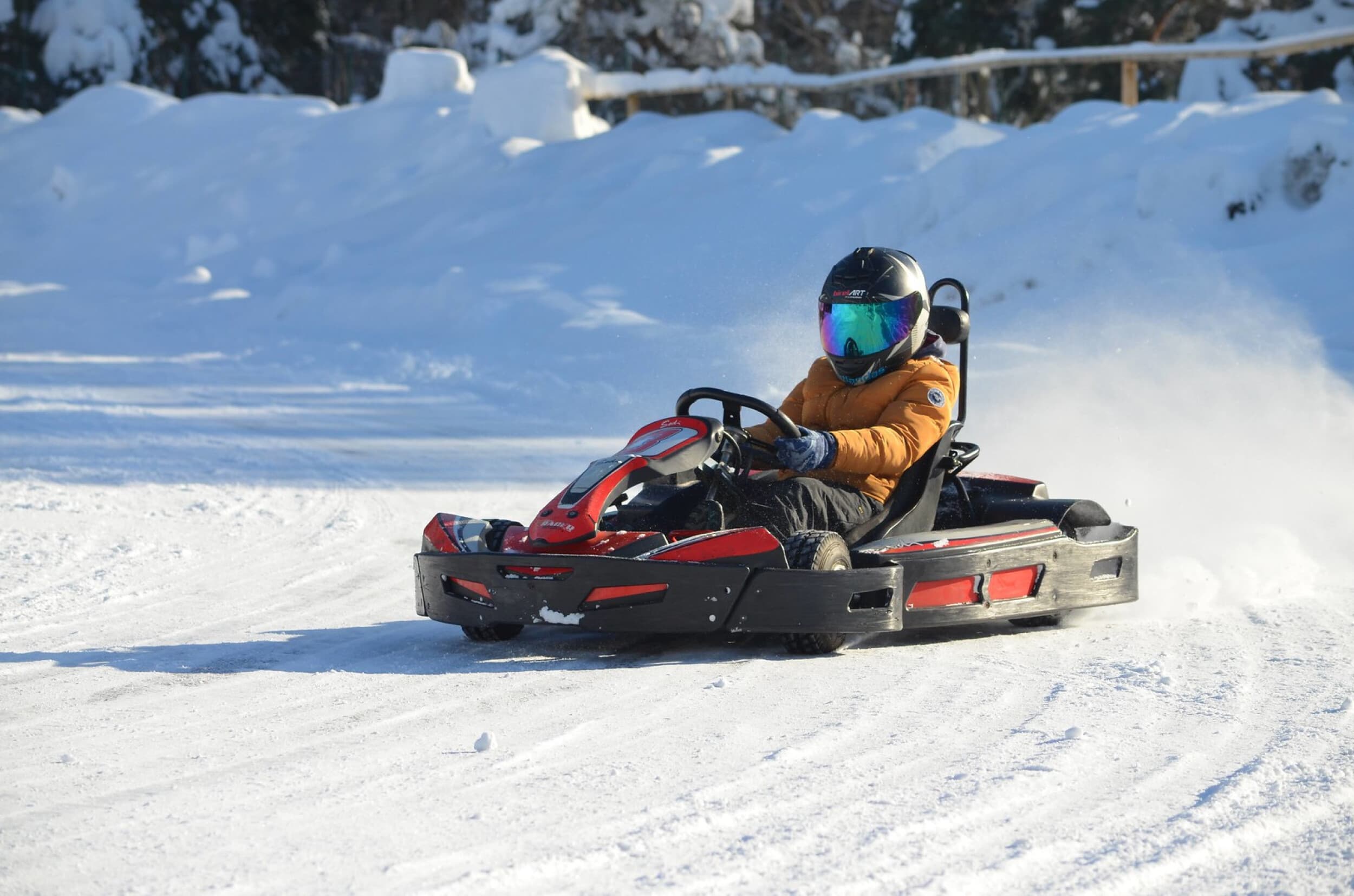 Vaikiškas pasivažinėjimas kartingu „Plytinės“ kartodrome Vilniuje | Laisvalaikio Dovanos