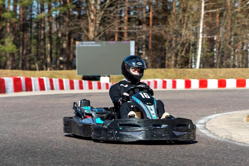 Vaikiškas pasivažinėjimas kartingu „Plytinės“ kartodrome Vilniuje