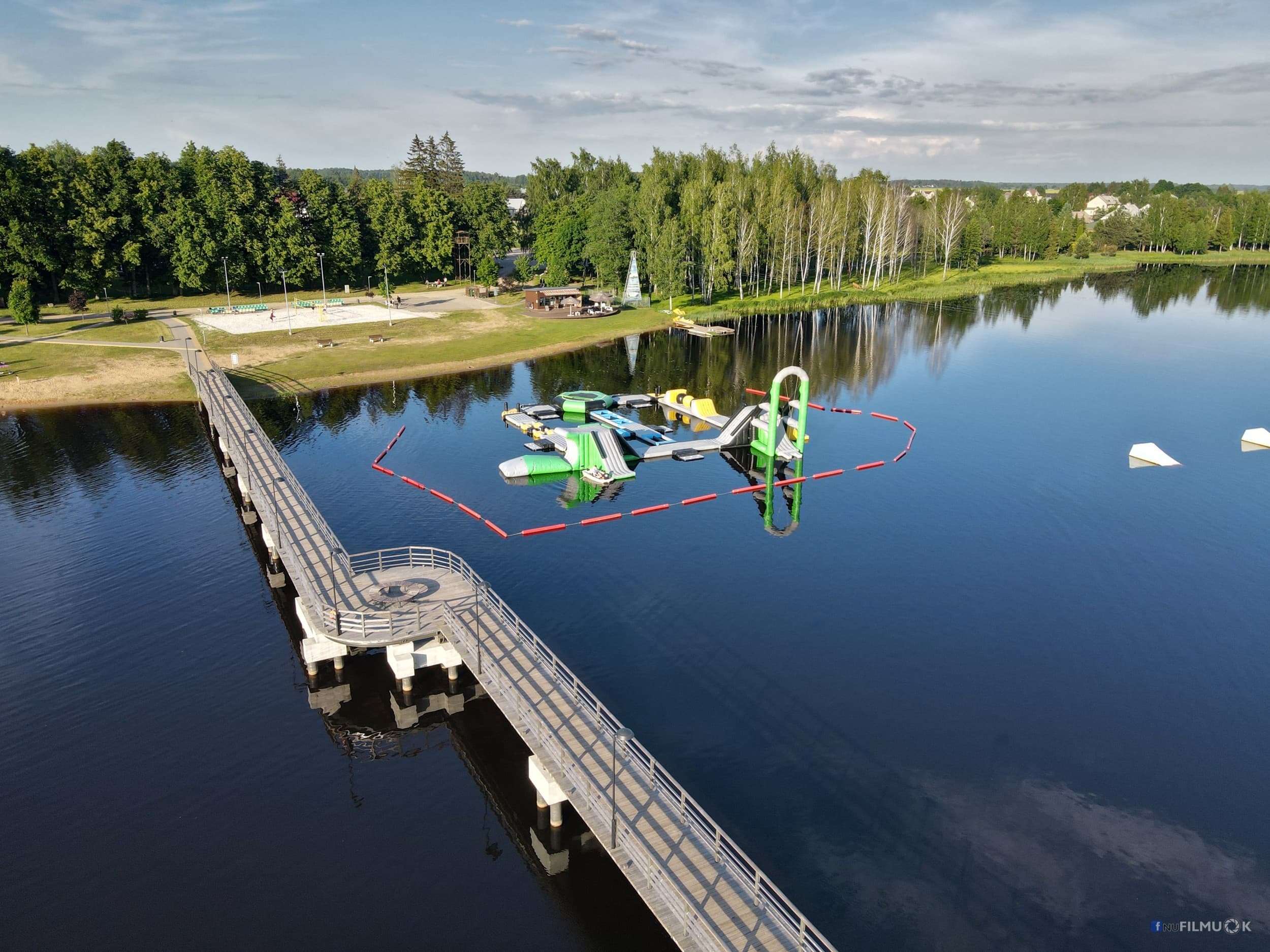 Apsilankymas vandens batutų parke WakeInk keturiems
