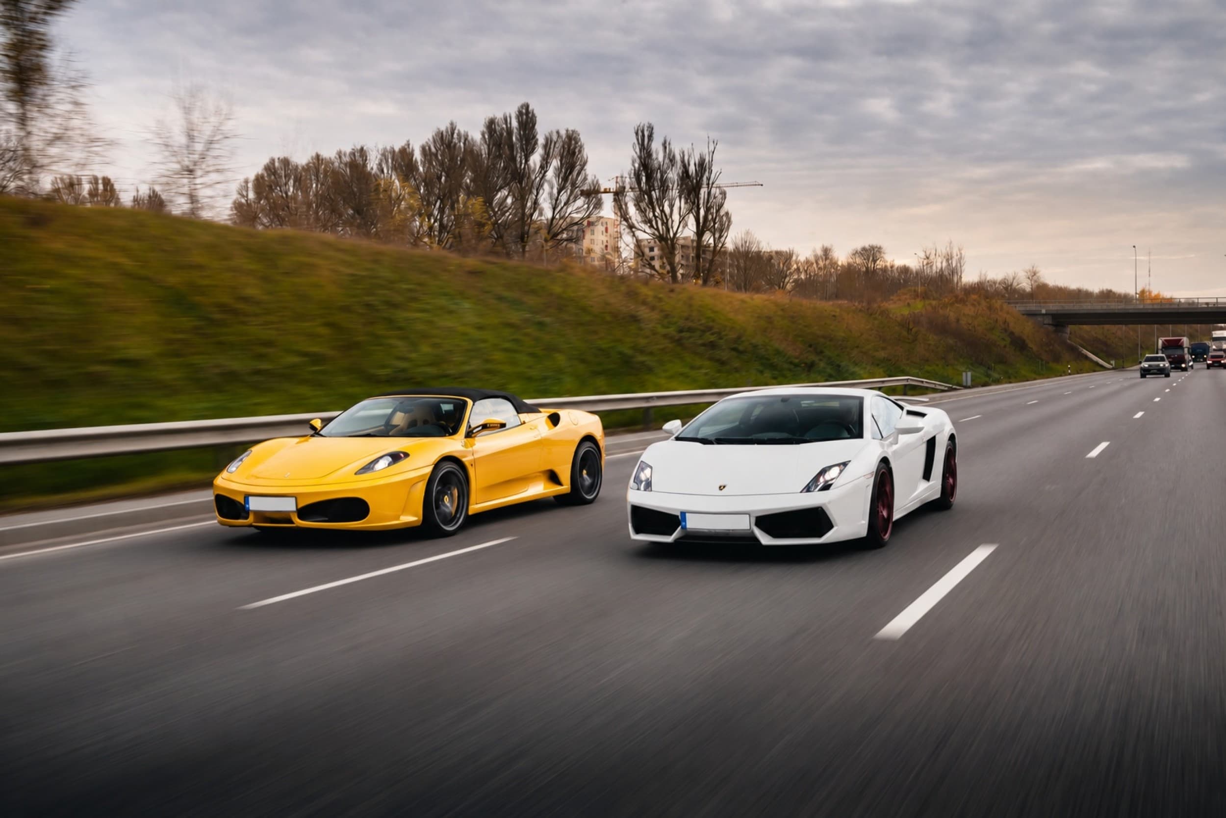Vairuok Ferrari arba Lamborghini magistralėje