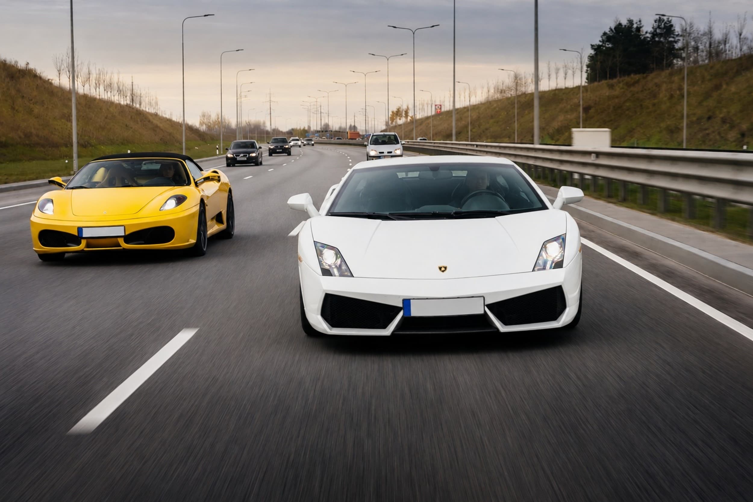 Vairuok Ferrari arba Lamborghini magistralėje