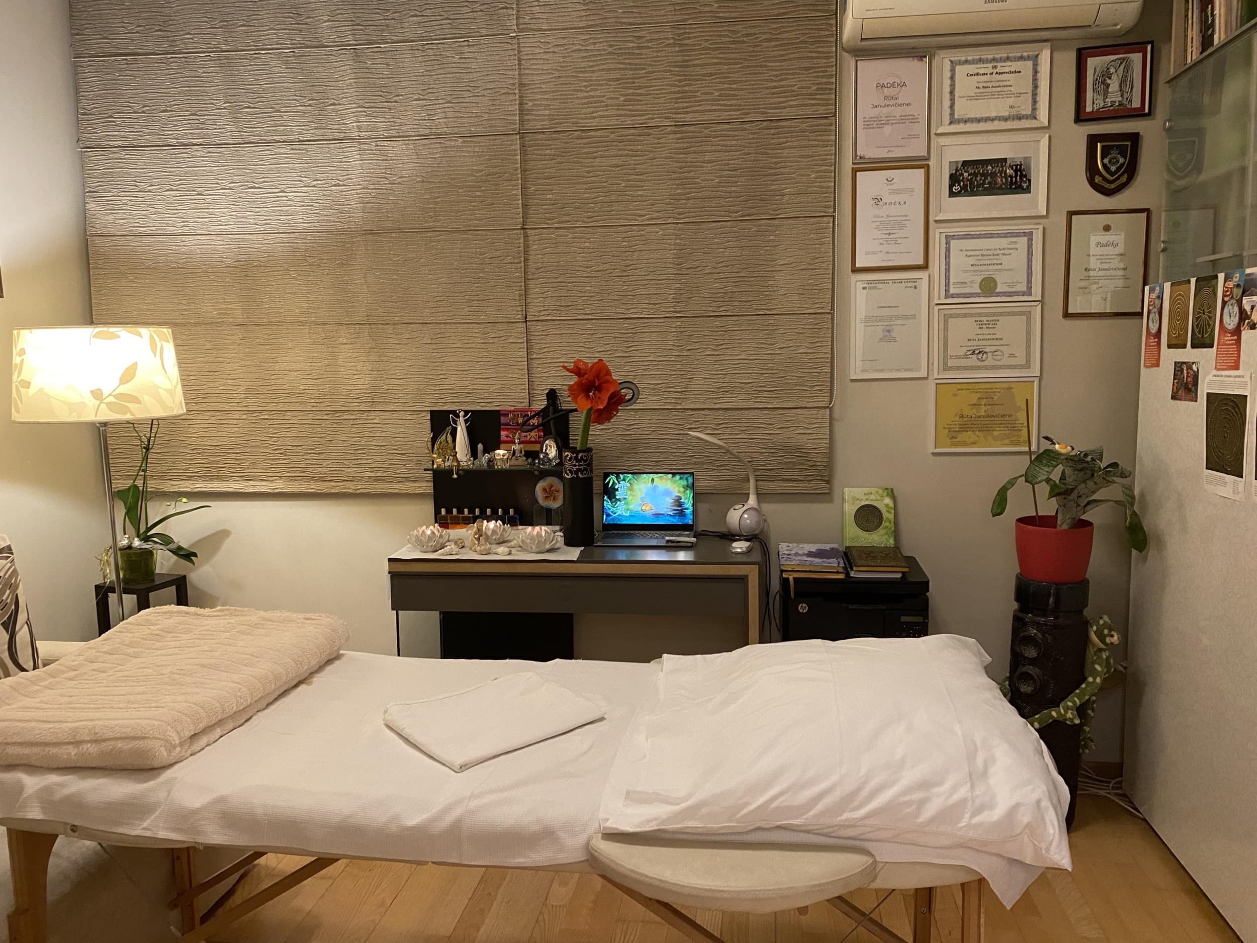 Giluminis „Reiki“ seansas su meditacija
