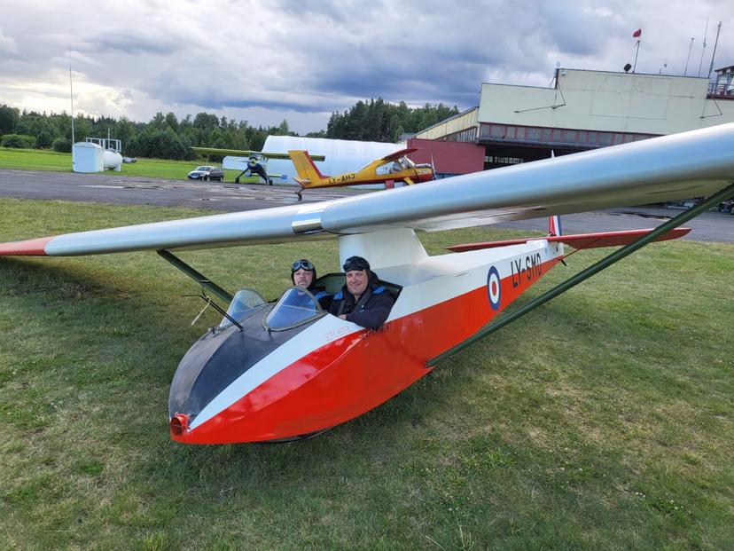 Skrydis įspūdingu senoviniu „Slingsby“ sklandytuvu su atvira kabina