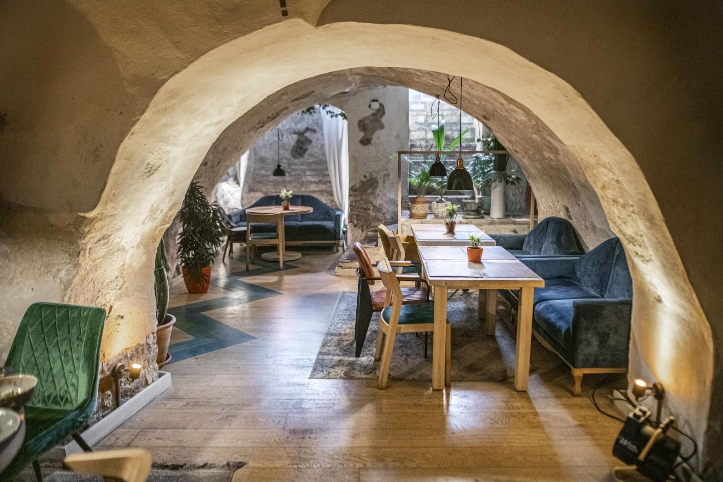 Degustacinė 4 patiekalų vakarienė dviem restorane „Botanist“ 