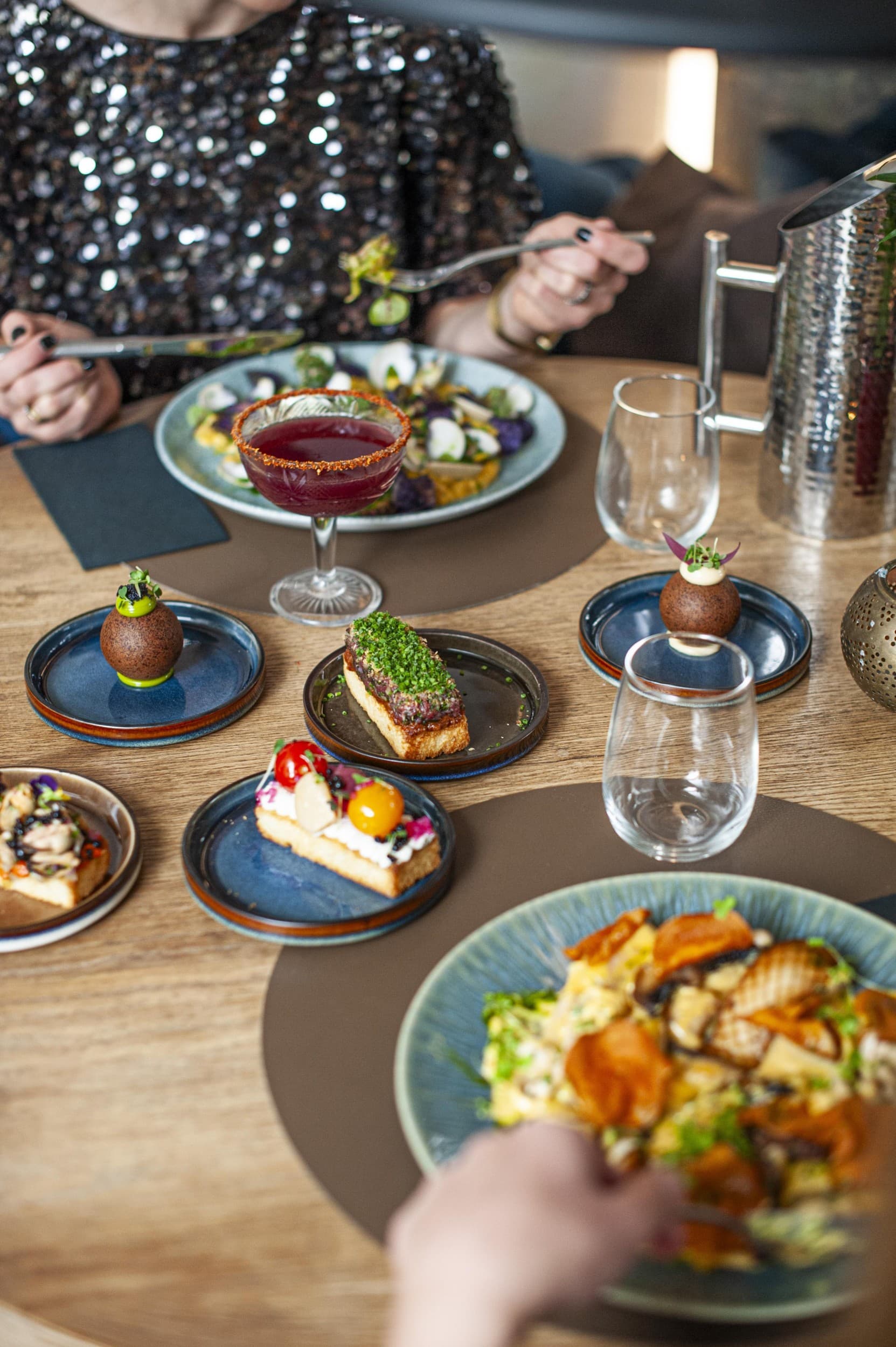 Degustacinė 4 patiekalų vakarienė dviem restorane „Botanist“ 