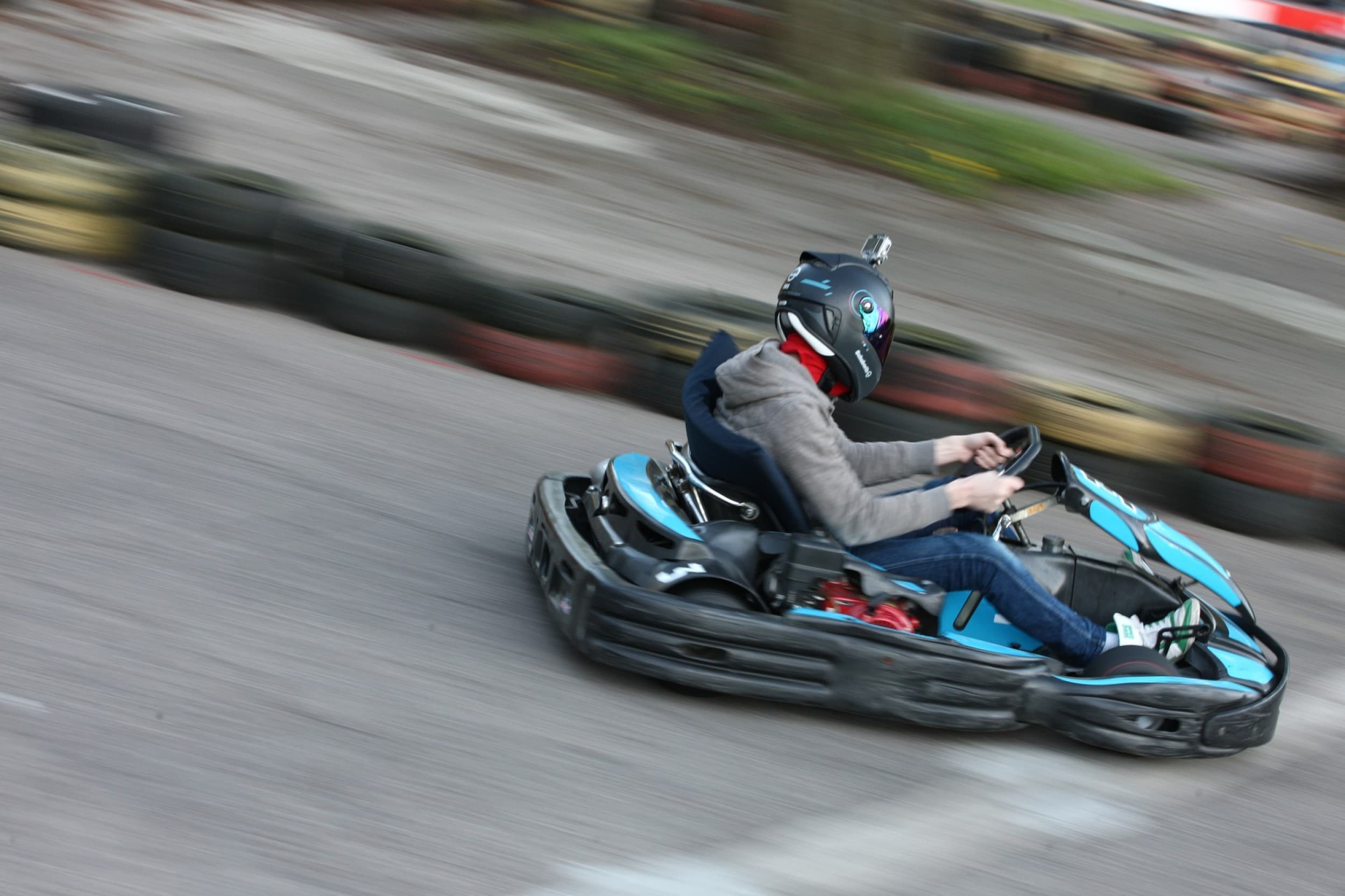 Pasivažinėjimas kartingais 1-4 asmenims „Gokartas“ kartodrome