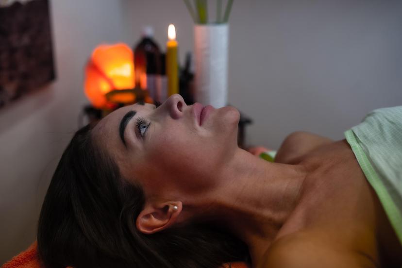 Masažo namų „Džonson“ klasikinis nugaros masažas + veido masažas