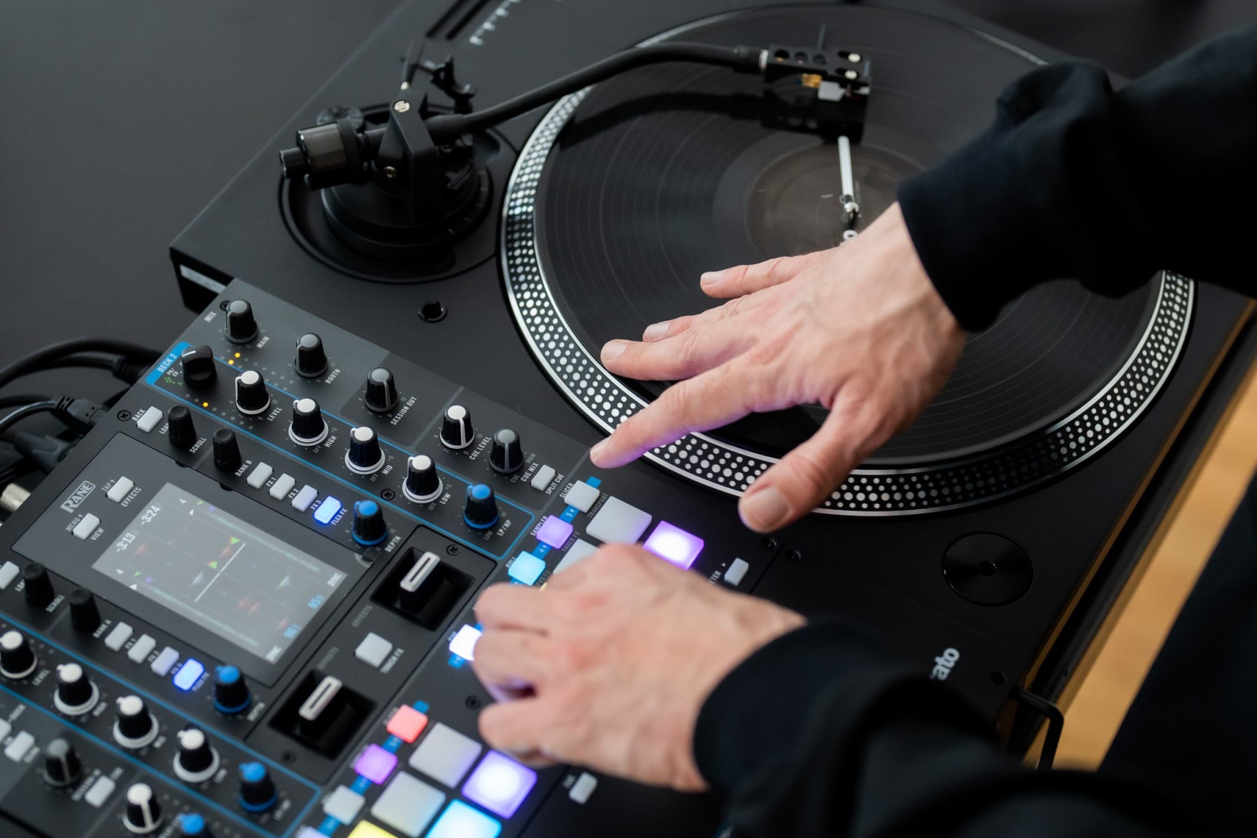 Individuali arba grupinė DJ pamoka | Laisvalaikio Dovanos