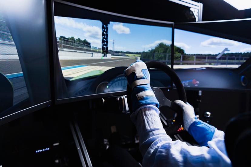 2 valandos su treneriu lenktynių simuliatoriuje „OBS Simuliatoriai“