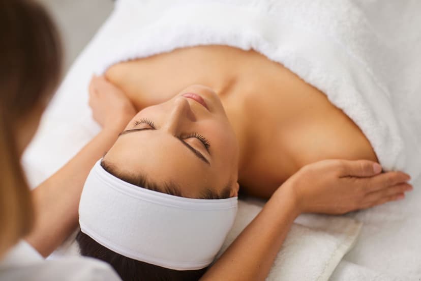 Aromatinis uogų masažas veidui, kaklui, dekoltė zonai Latvijoje