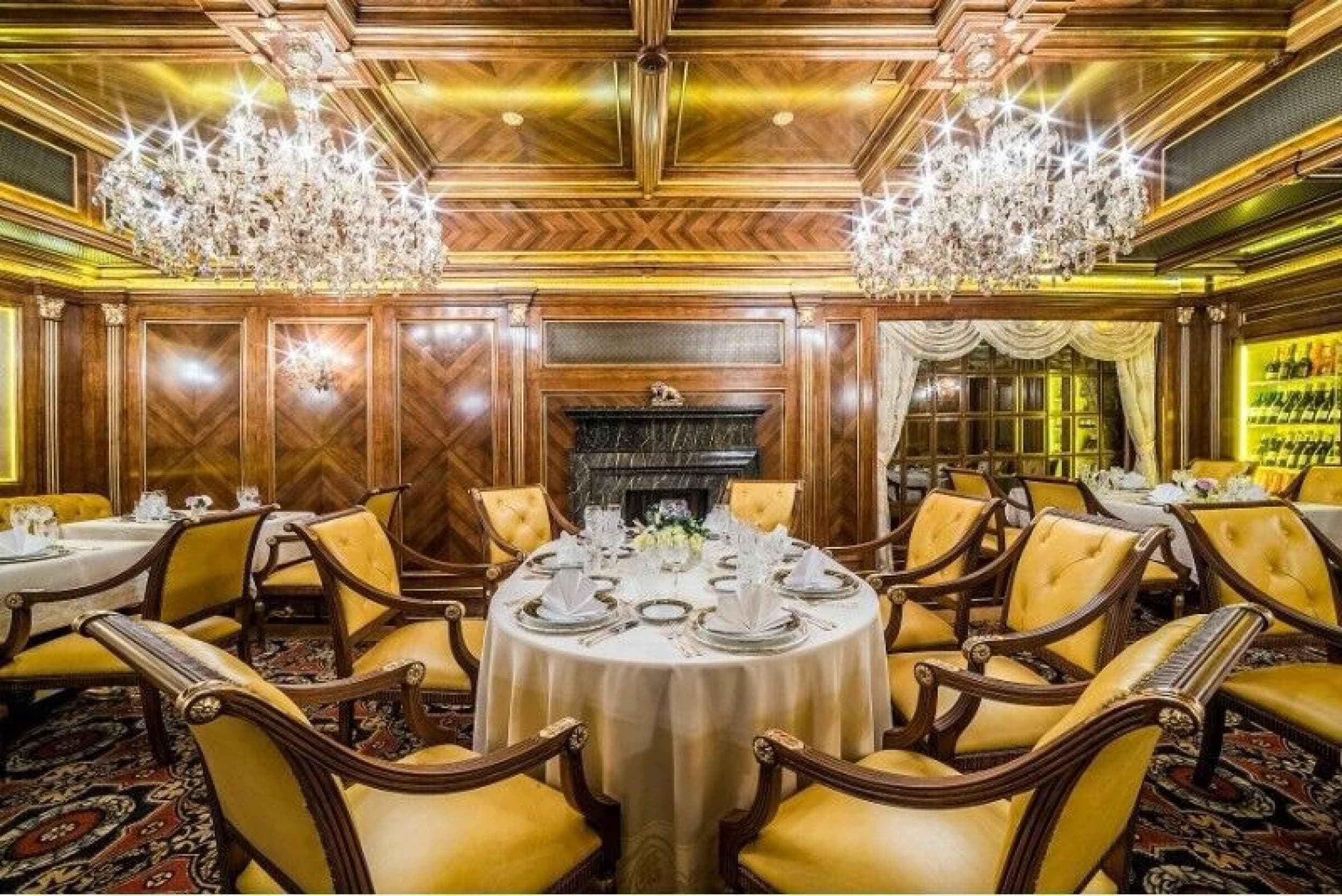 Vėlyvieji savaitgalio pusryčiai restorane „Imperial“ dviem