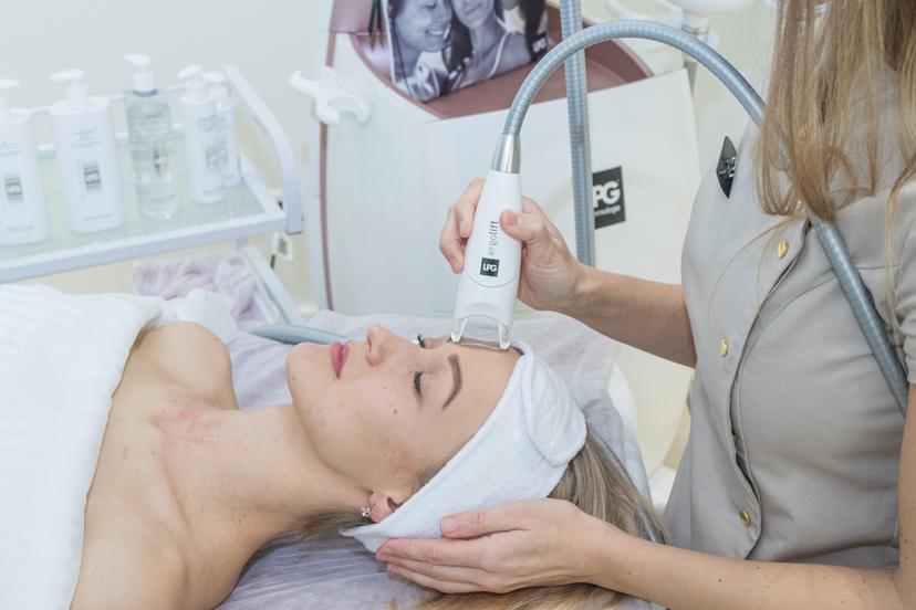 Veido procedūra „Suteik savo odai švytėjimą su LPG ergolift Glow“  