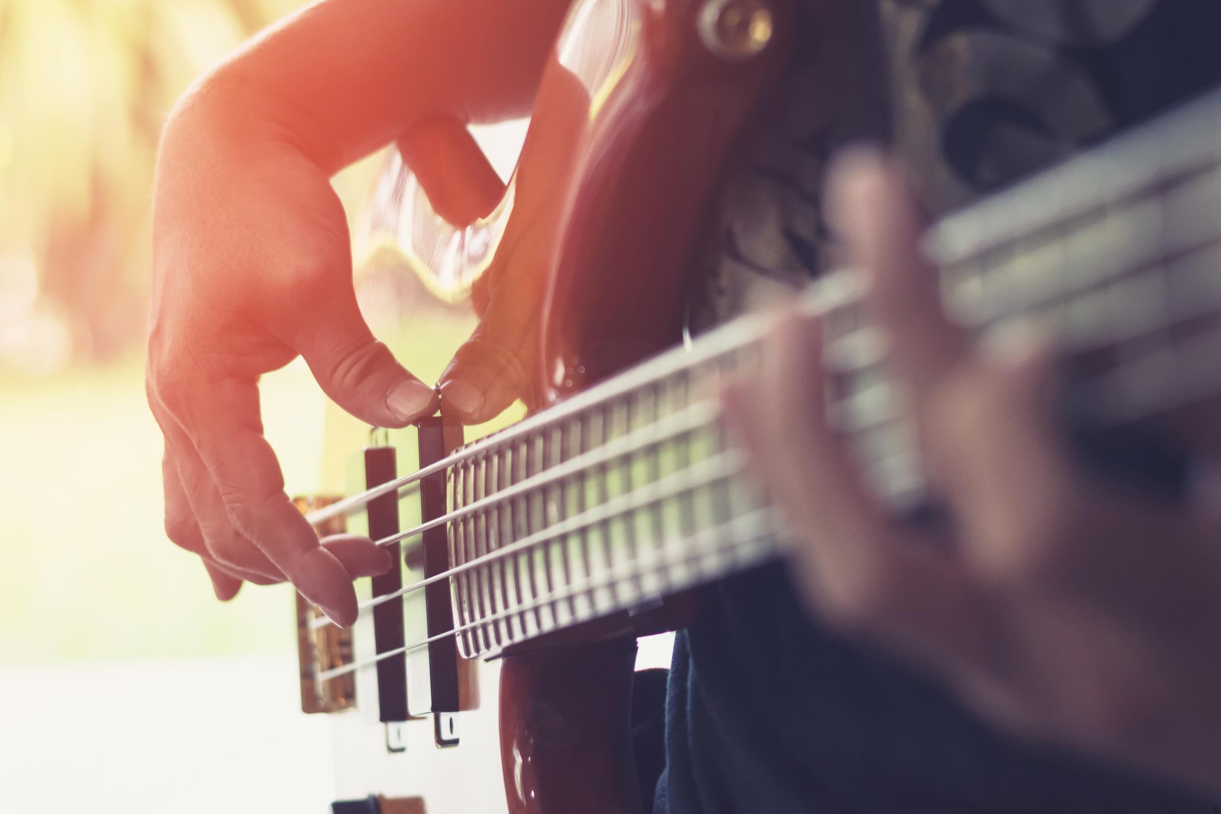 Bosinės gitaros pamokos (8 kartai)