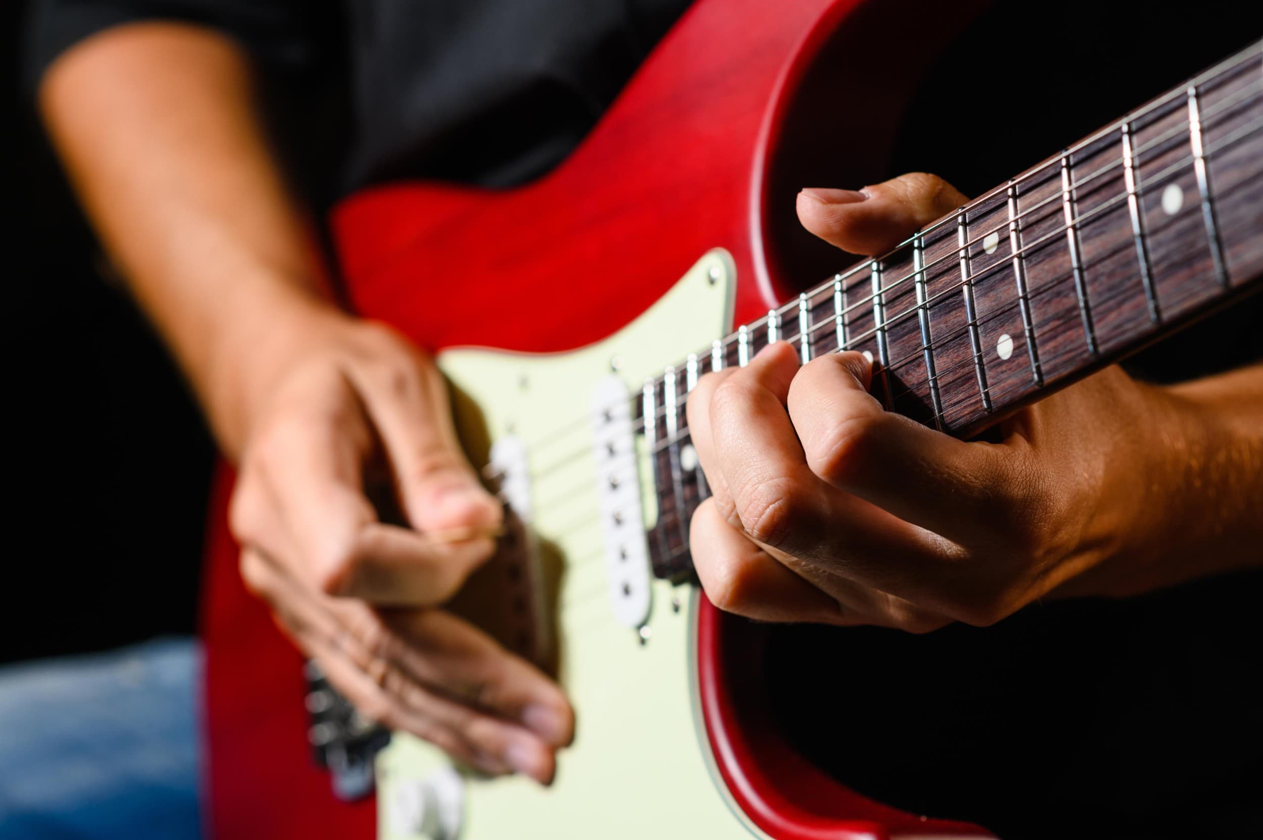 Elektrinės gitaros pamokos (8 kartai)