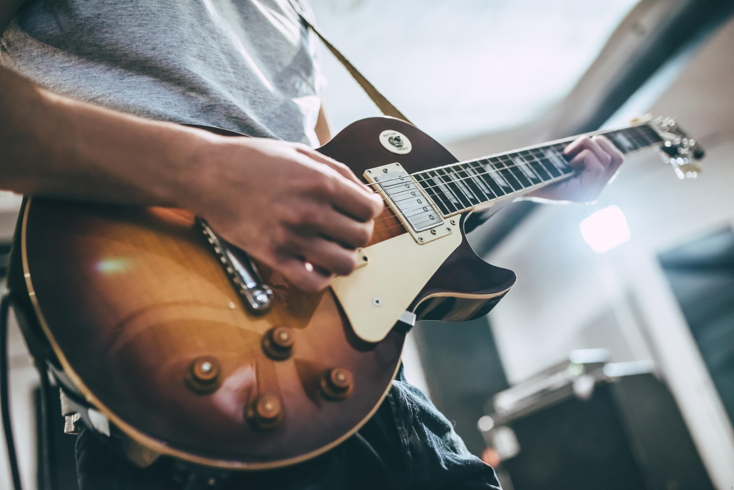 Elektrinės gitaros pamokos (8 kartai)