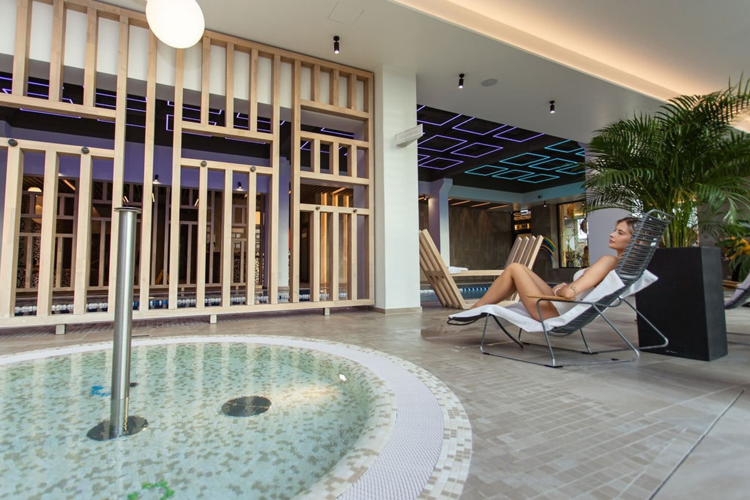 Poilsis vakarais baseino ir pirčių erdvėje SPA „Aušra“ su masažu | Laisvalaikio Dovanos