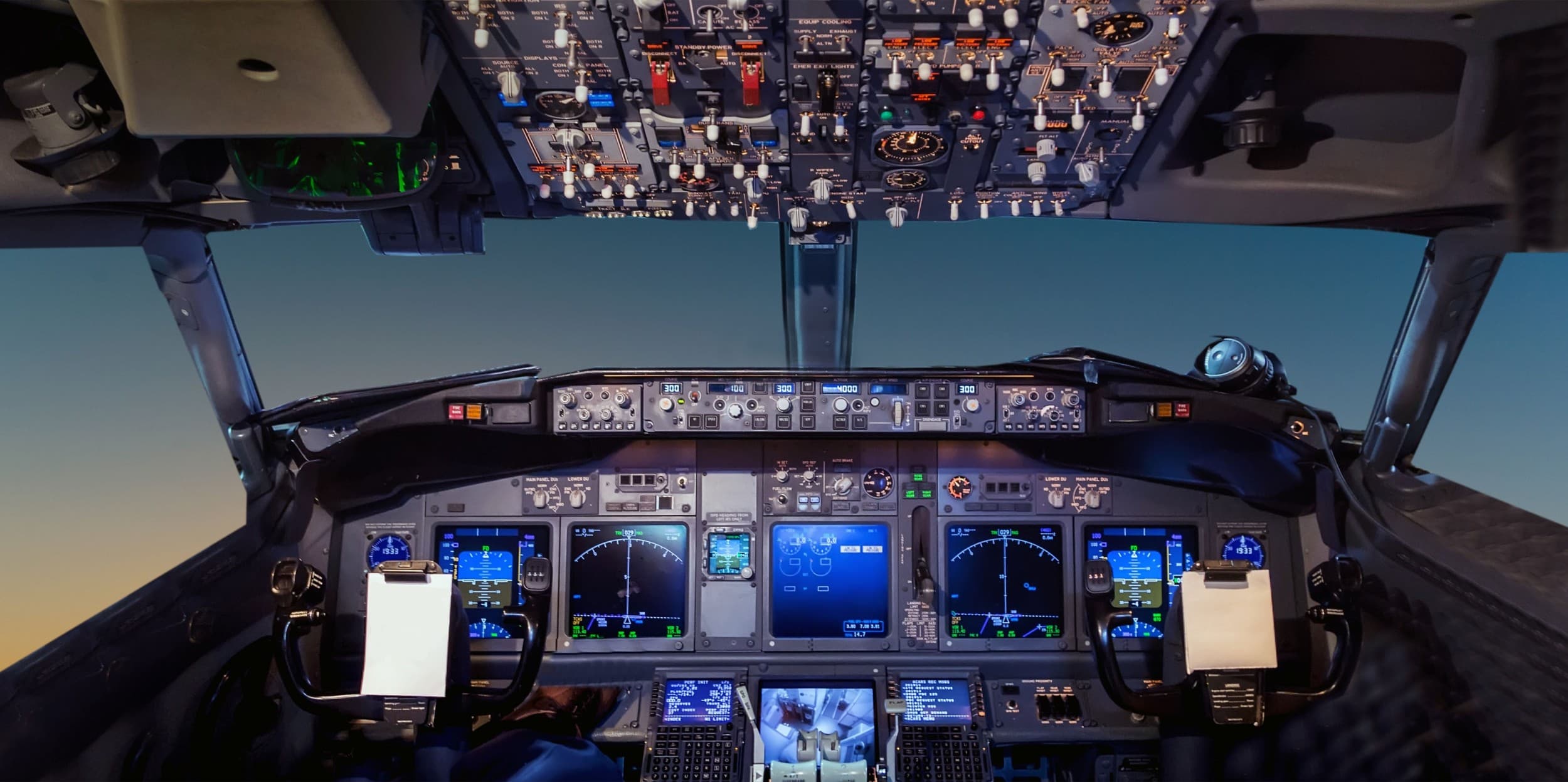 Išbandyk realaus skrydžio „Airbus A320“ simuliatorių