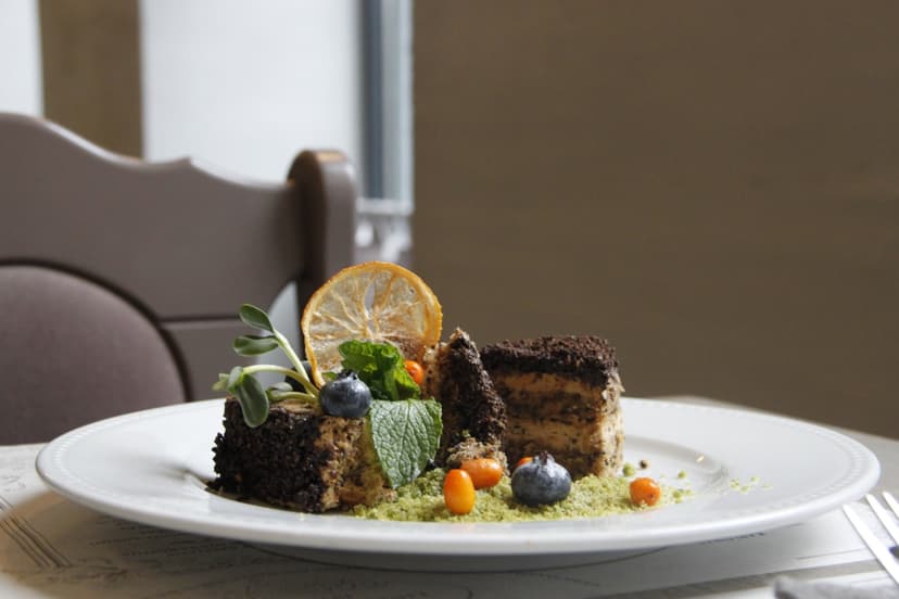 Damų arbatėlė restorane „Višta puode“