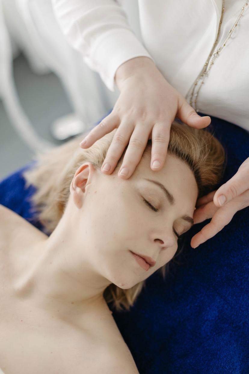 Klasikinis veido masažas klinikoje YOU