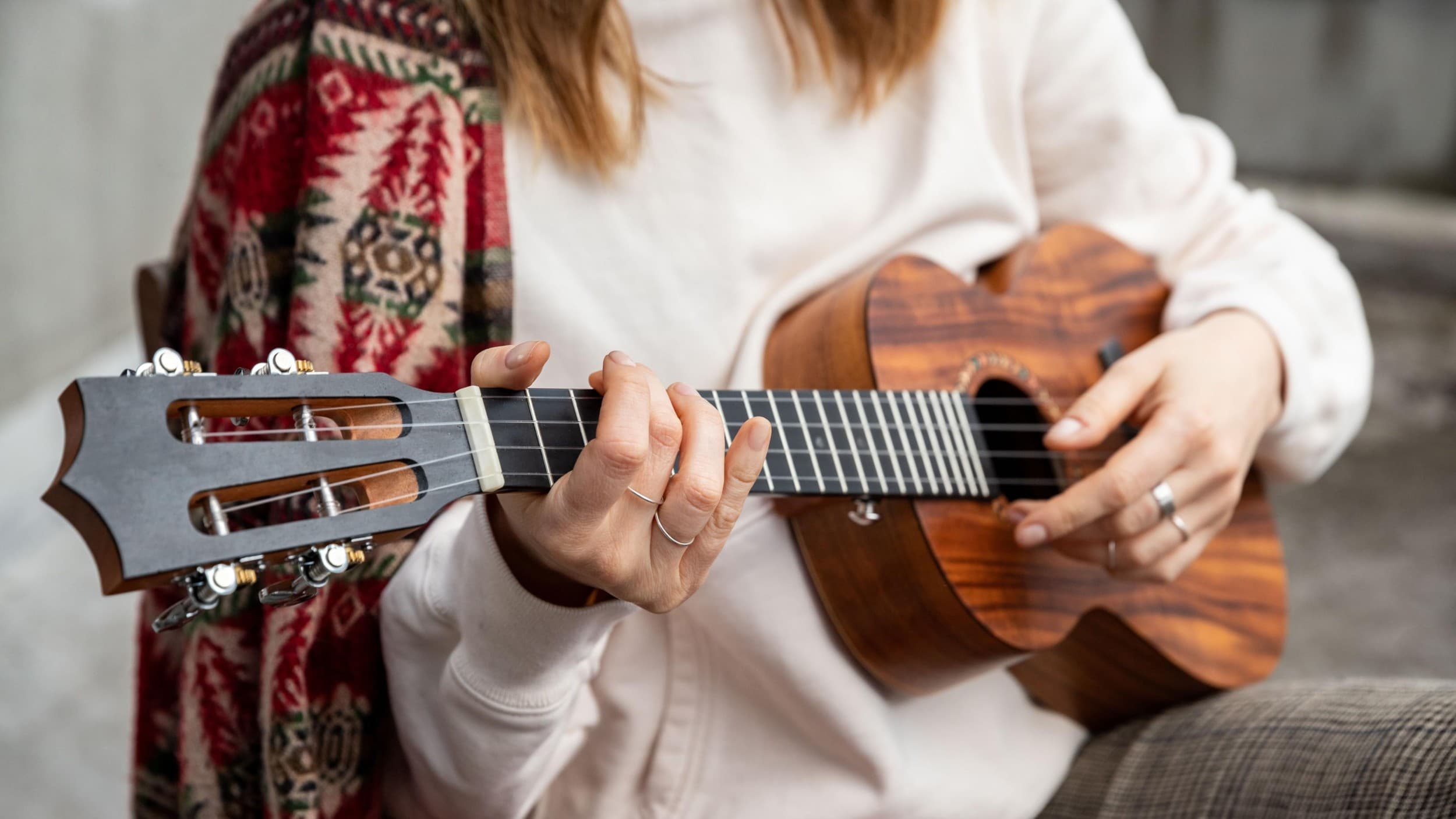 Ukulelės pamokos muzikos studijoje „Visos Stygos“