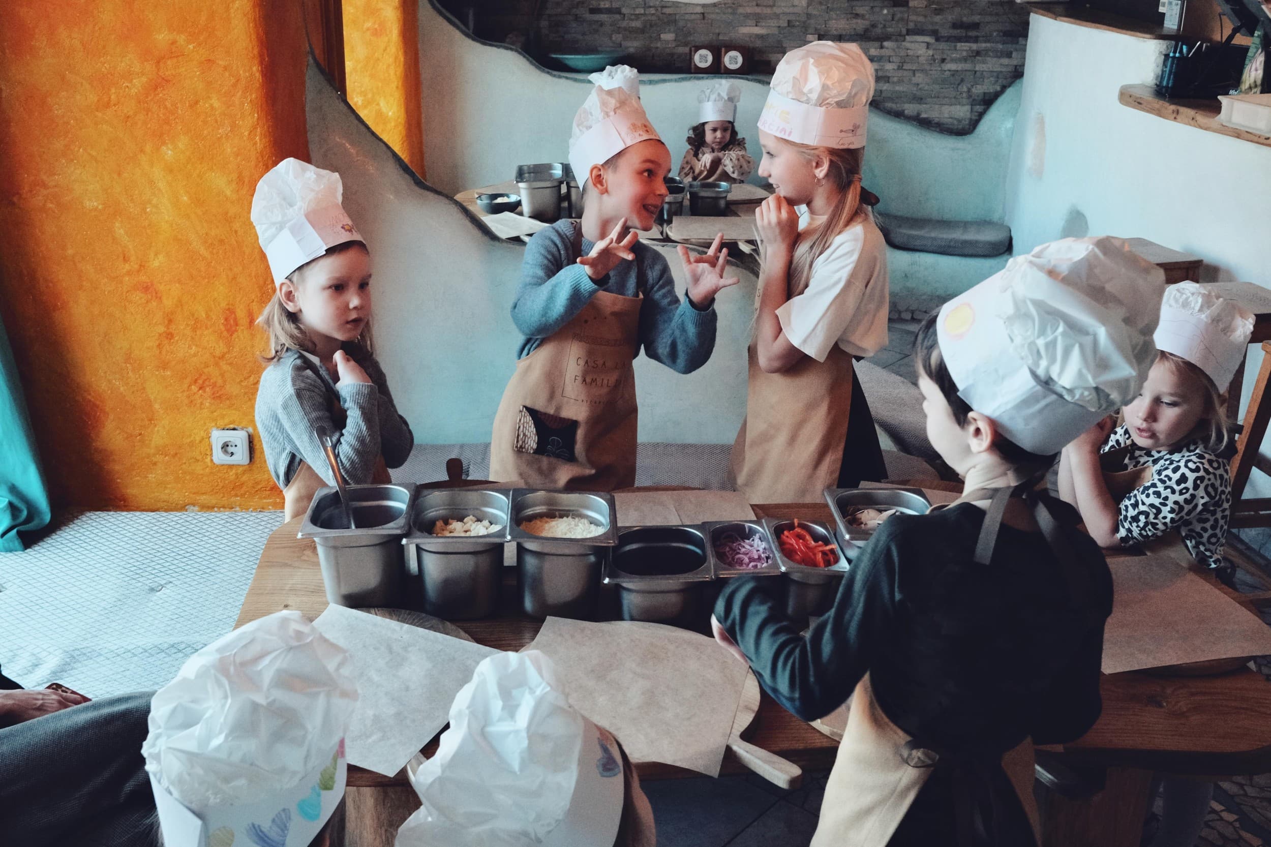Picų kepimo pamokėlė vaikams picerijoje „Casa La Familia“