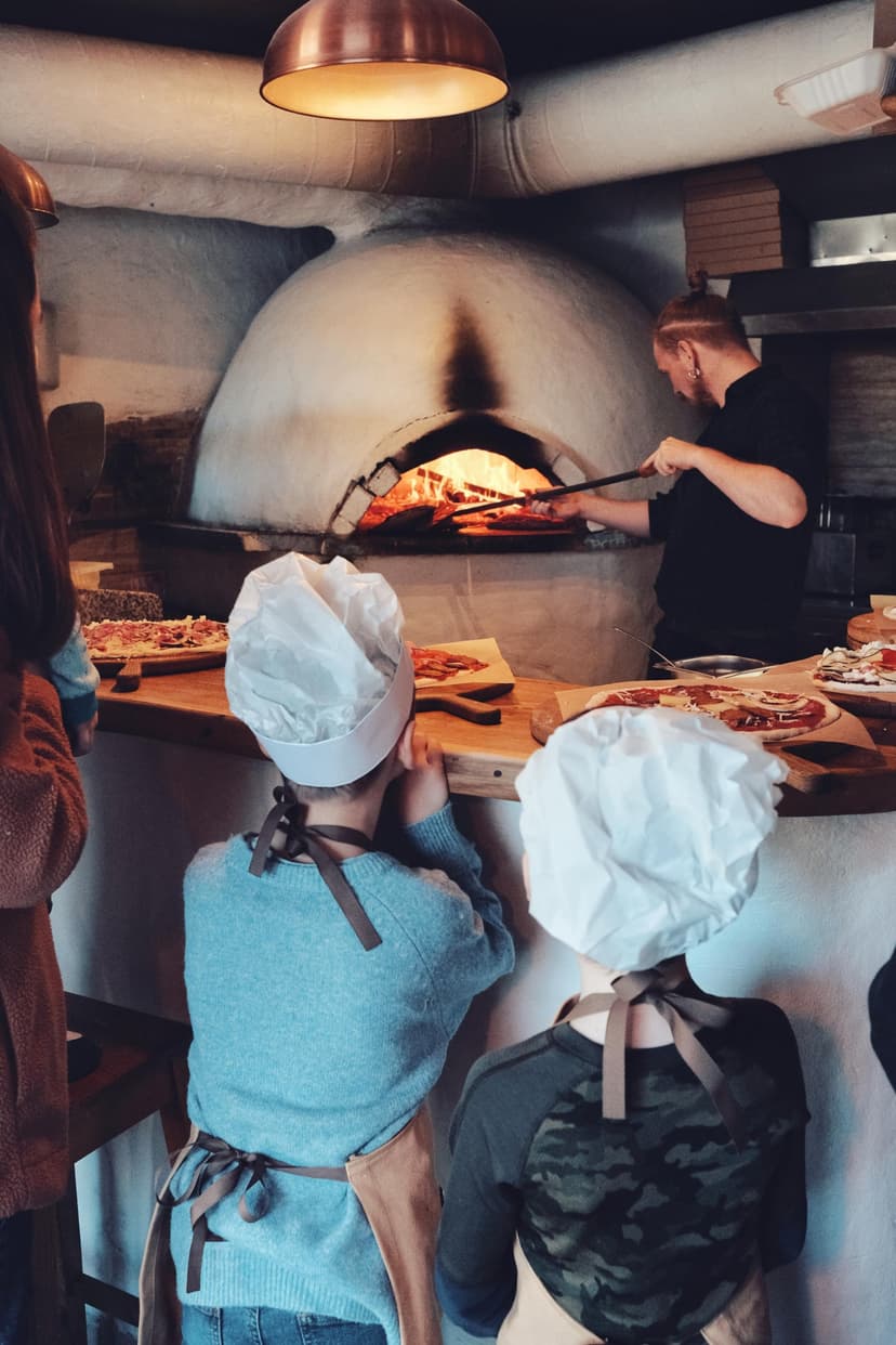 Picų kepimo pamokėlė vaikams picerijoje „Casa la Familia“