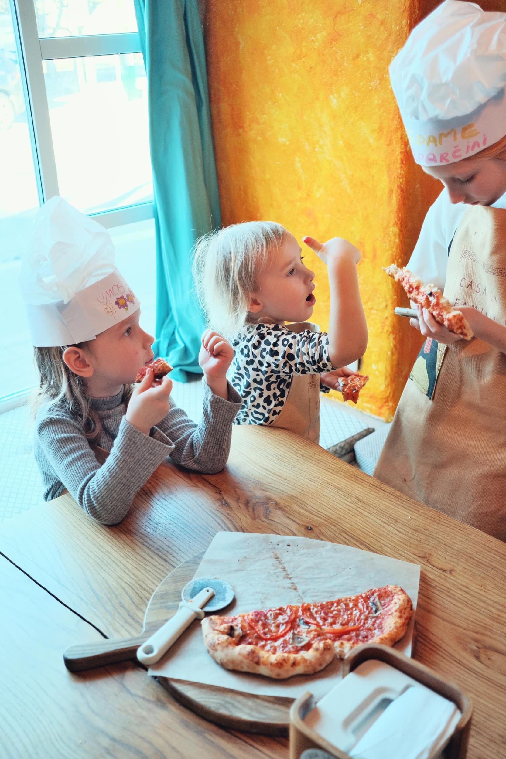 Picų kepimo pamokėlė vaikams picerijoje „Casa La Familia“
