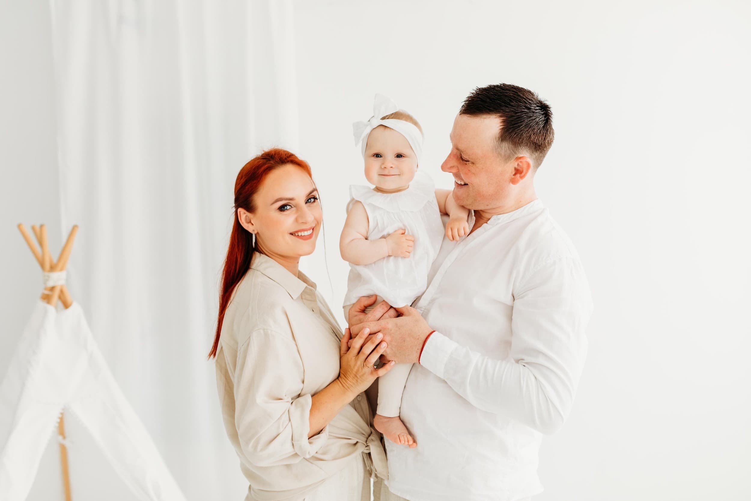 Šeimos fotosesija studijoje „Kidsstudio“ Klaipėdoje | Laisvalaikio Dovanos