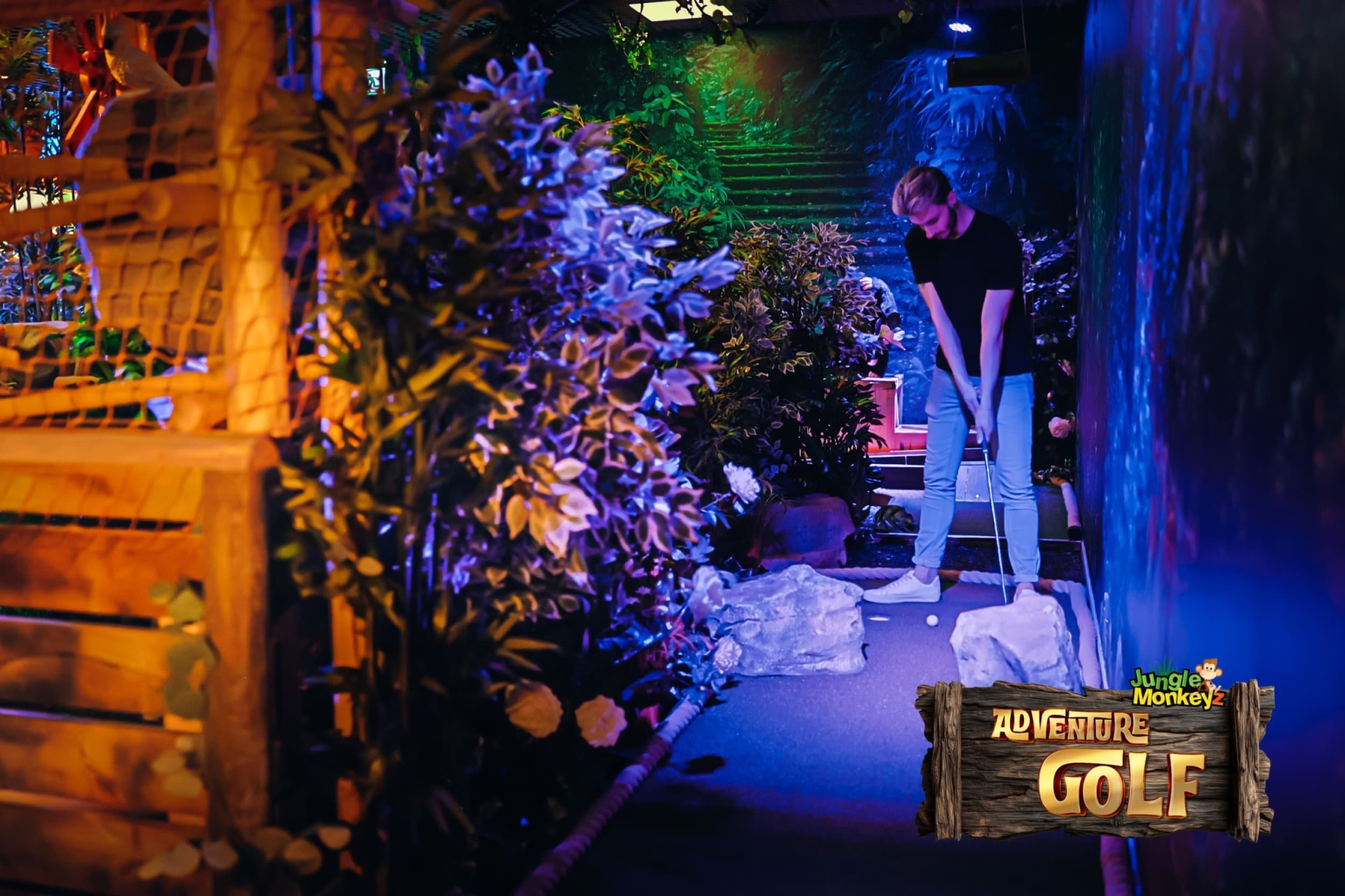 Mini golfo pramoga dviem „Jungle Monkeyz“ studijoje