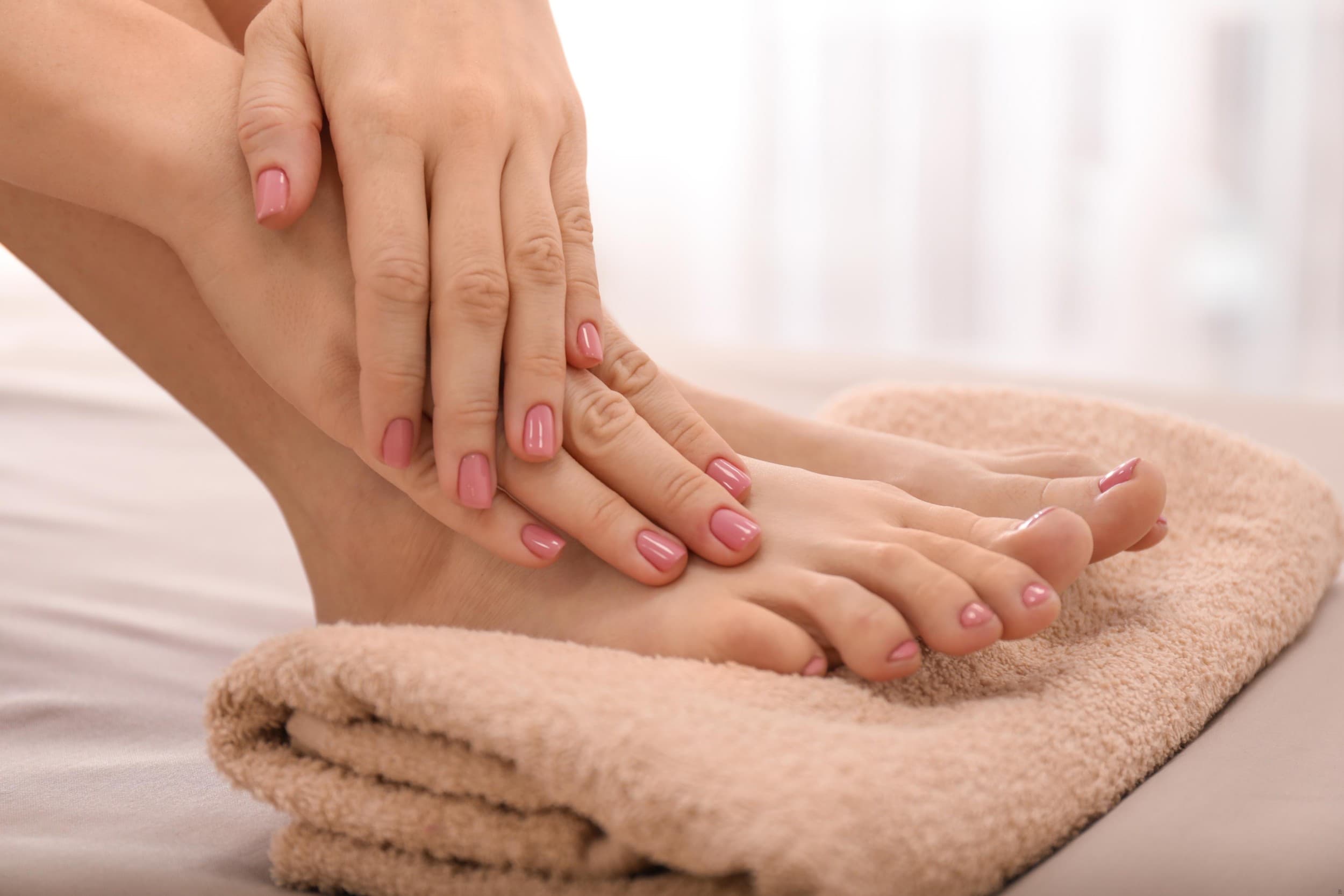 SPA pedikiūras su lakavimu