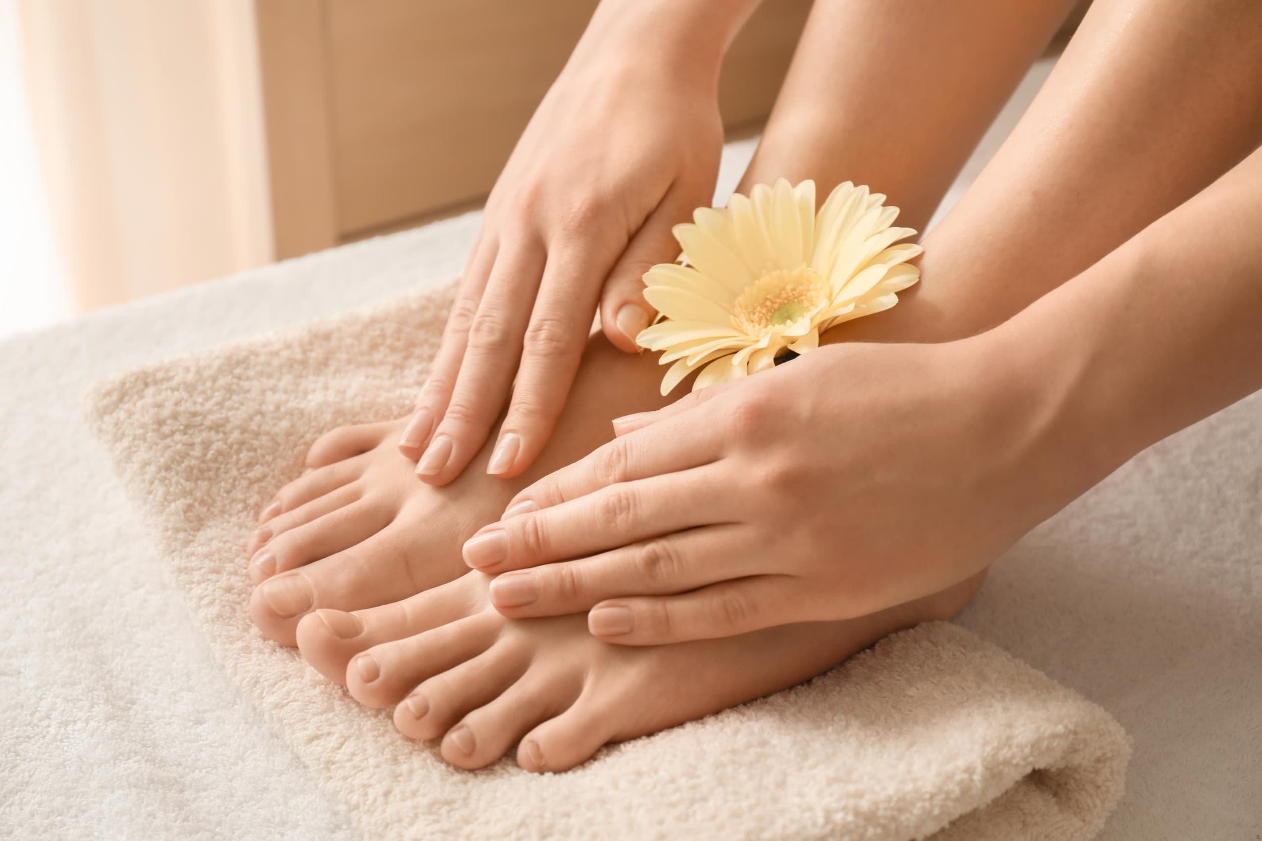 SPA pedikiūras su lakavimu