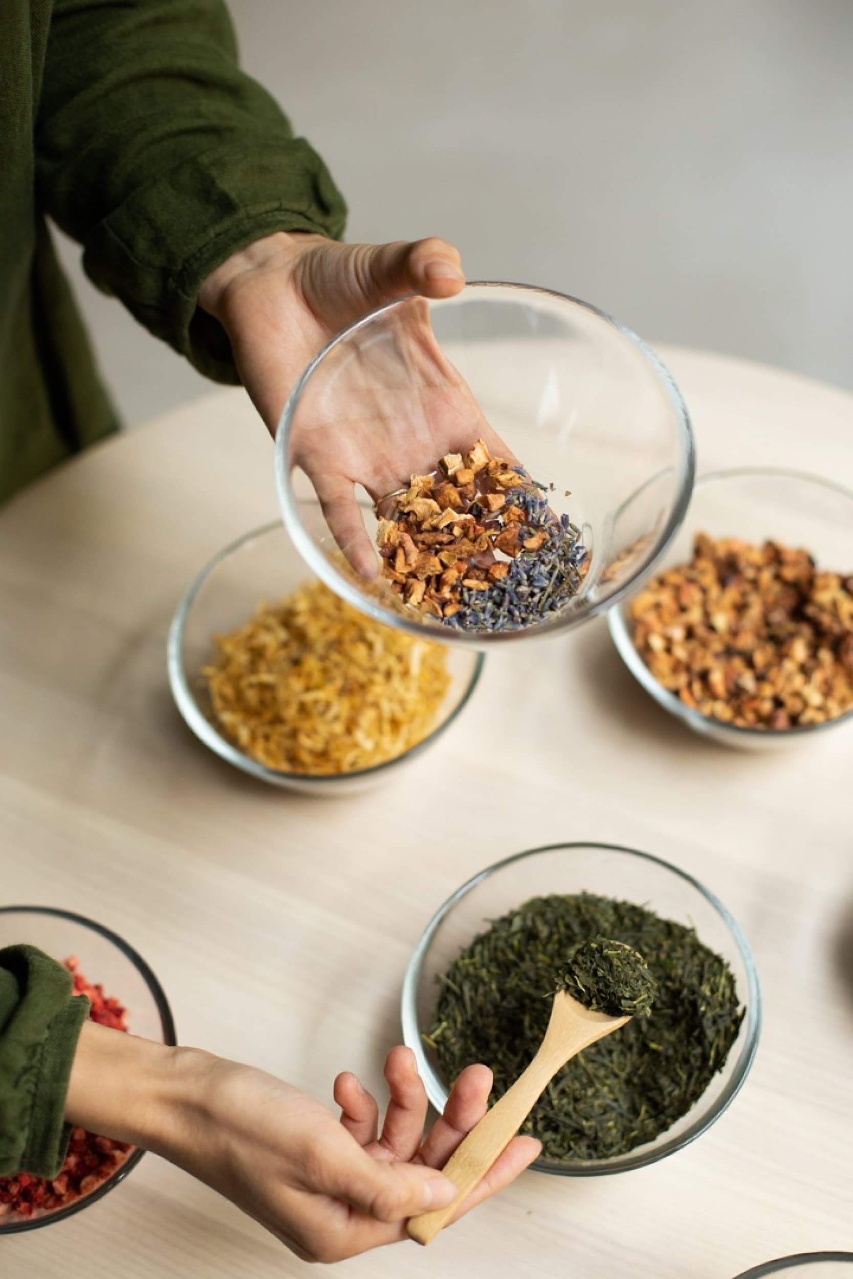 Kūrybinė arbatos degustacija studijoje „Yugen Tea“ dviem