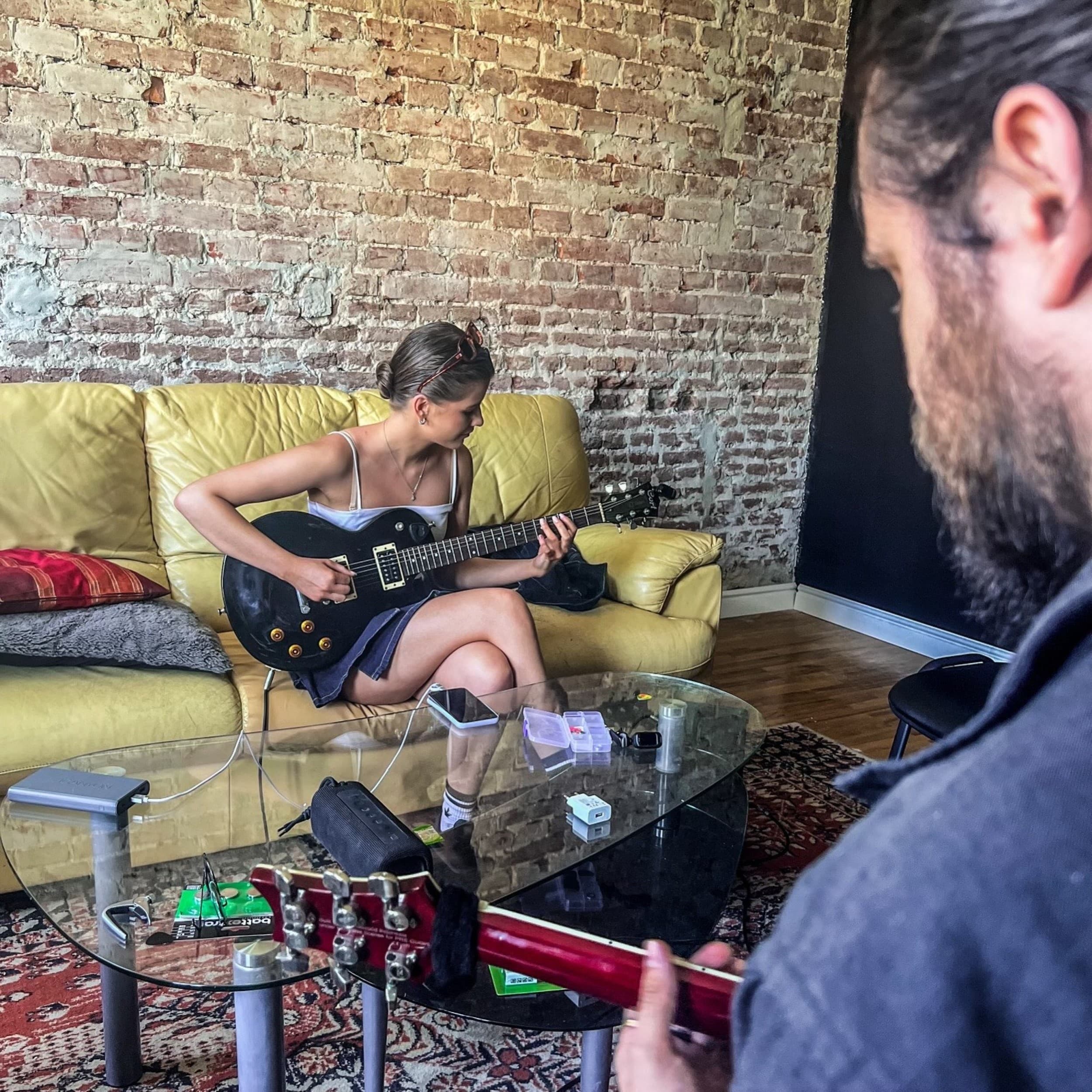 4 gitaros pamokos studijoje „Studio 34“ | Laisvalaikio Dovanos