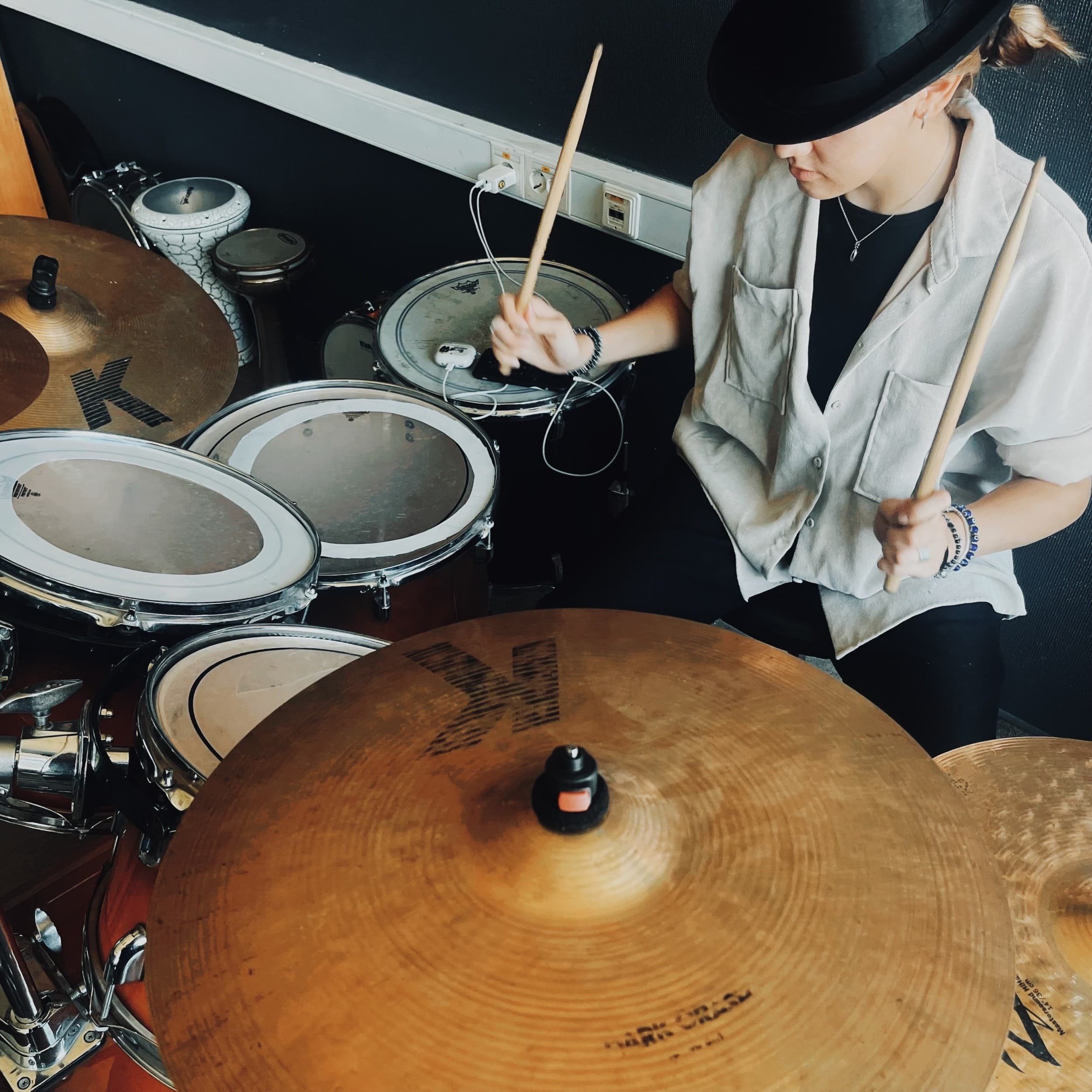 4 būgnų pamokos studijoje „Studio 34“