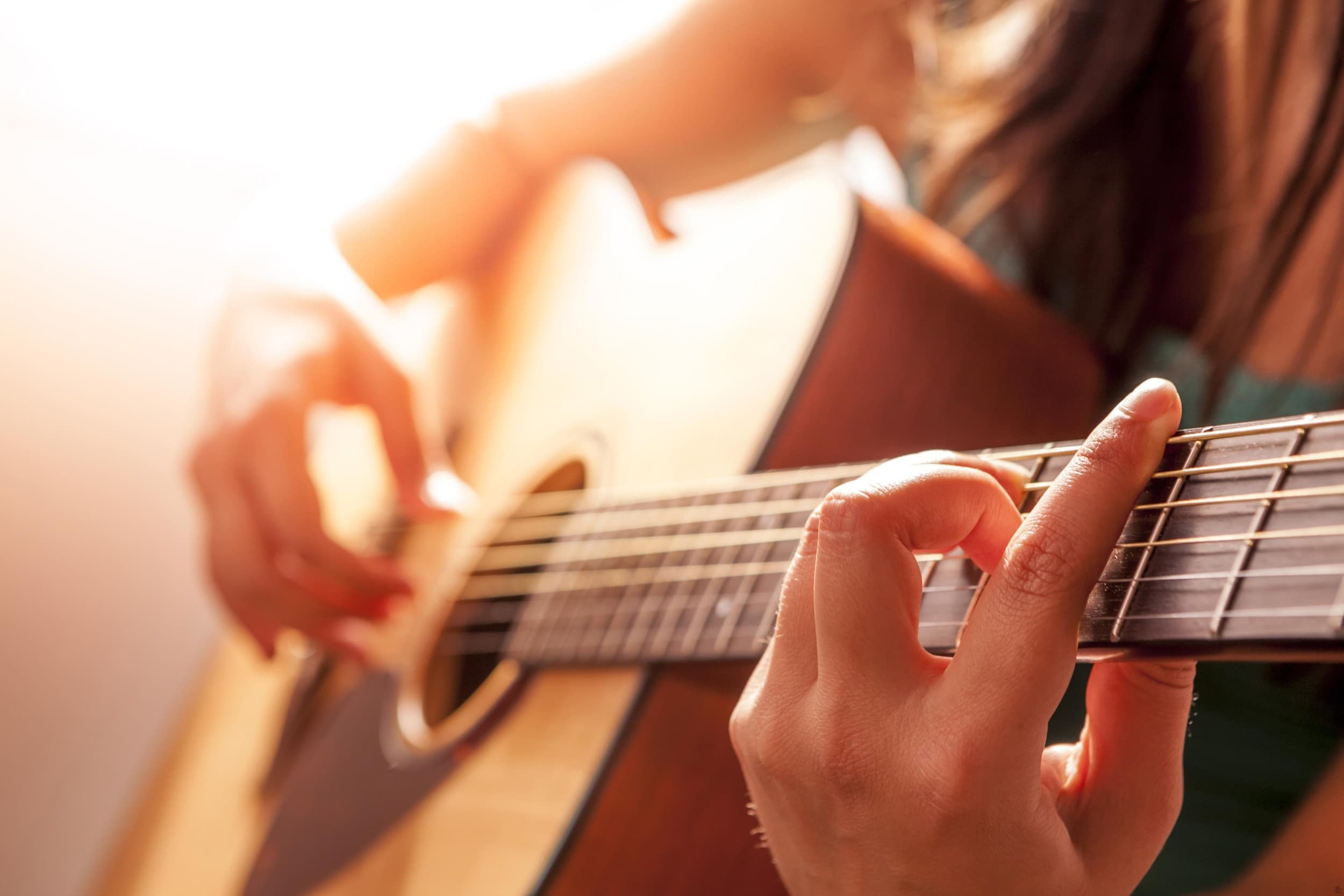 4 privačios pamokos pradedančiajam gitaristui | Laisvalaikio Dovanos