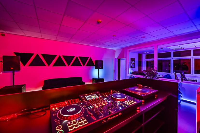 Vaiko gimtadienio šventė DJ studijoje „ATIK ESUP“ su fotografu