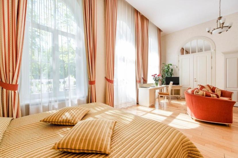 2 naktys LIUKSO klasės kambaryje DVIEM su pusryčiais ir druskų terapija