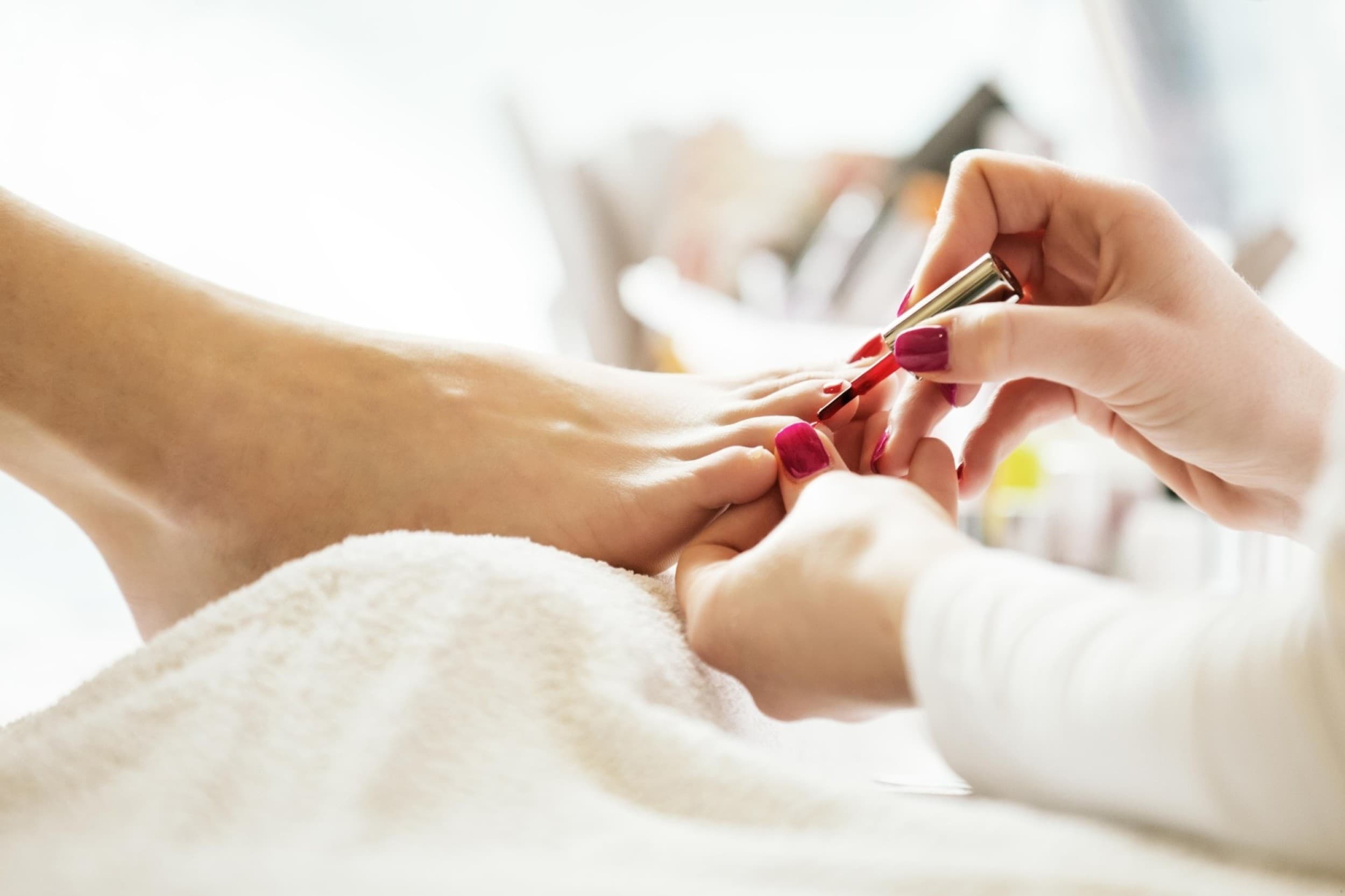SPA pedikiūras su geliniu lakavimu | Laisvalaikio Dovanos