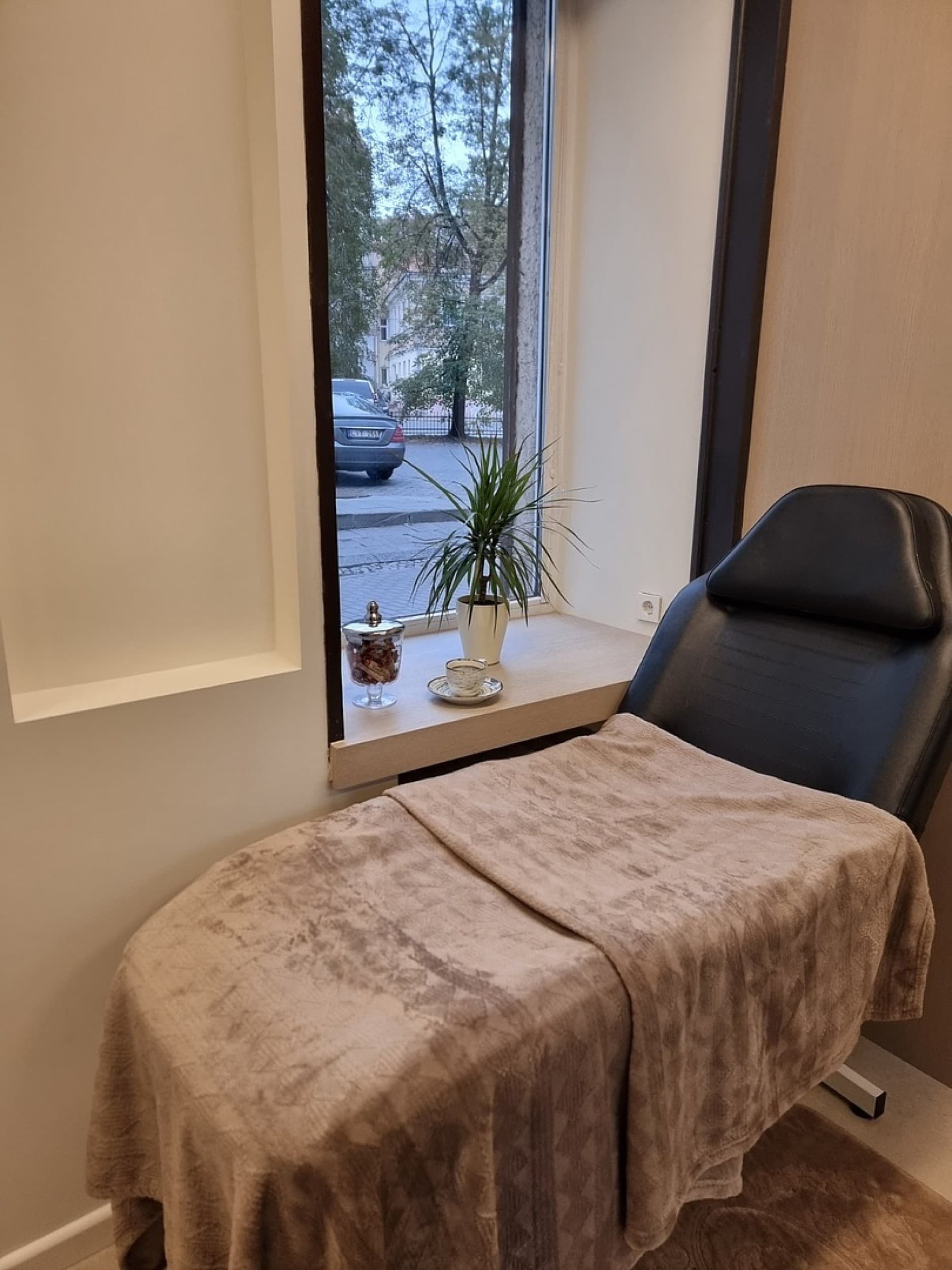SPA pedikiūras su geliniu lakavimu | Laisvalaikio Dovanos