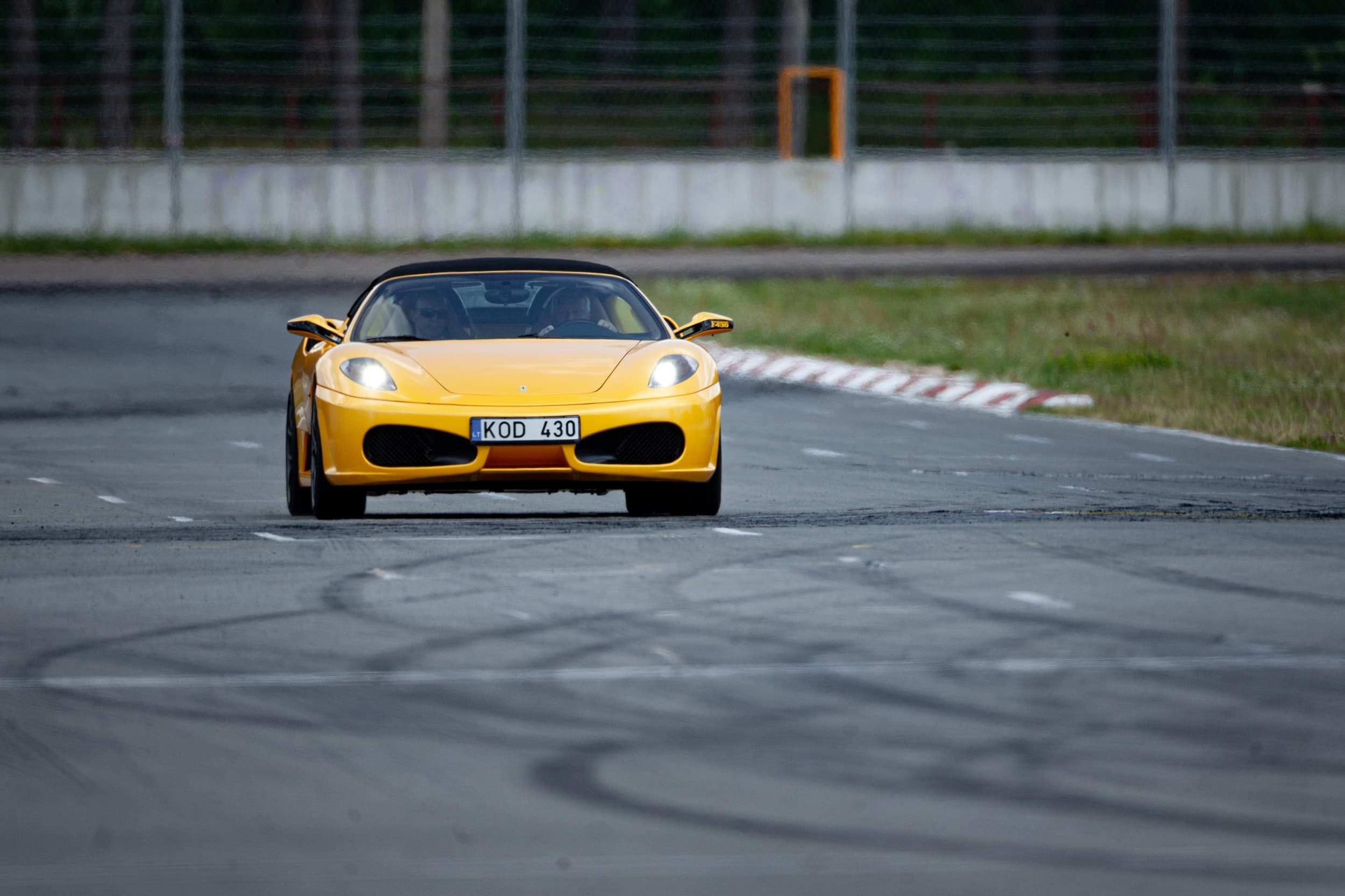 Pasivažinėjimas Ferrari arba Lamborghini „Nemuno žiede“