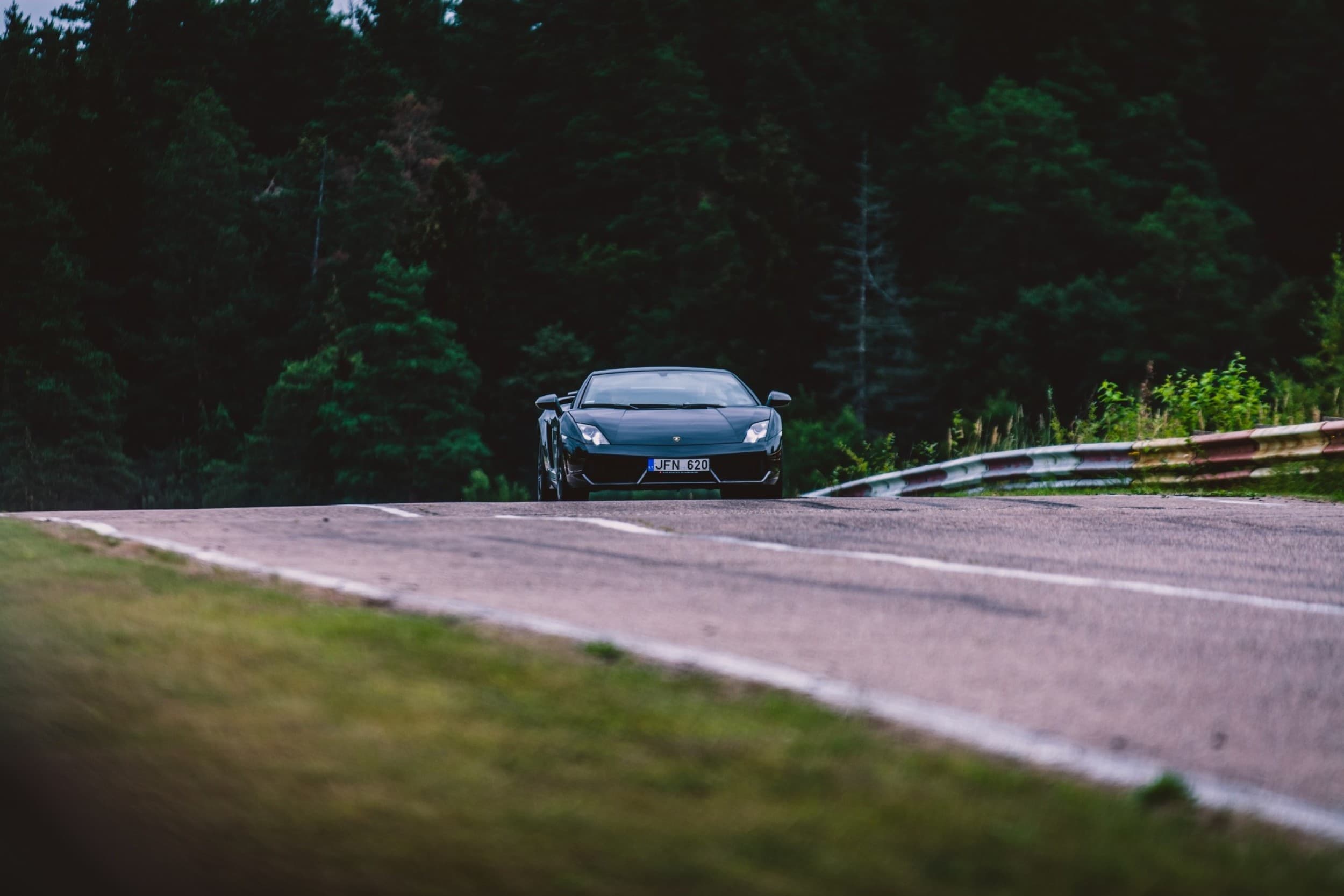 Pasivažinėjimas Ferrari arba Lamborghini „Nemuno žiede“