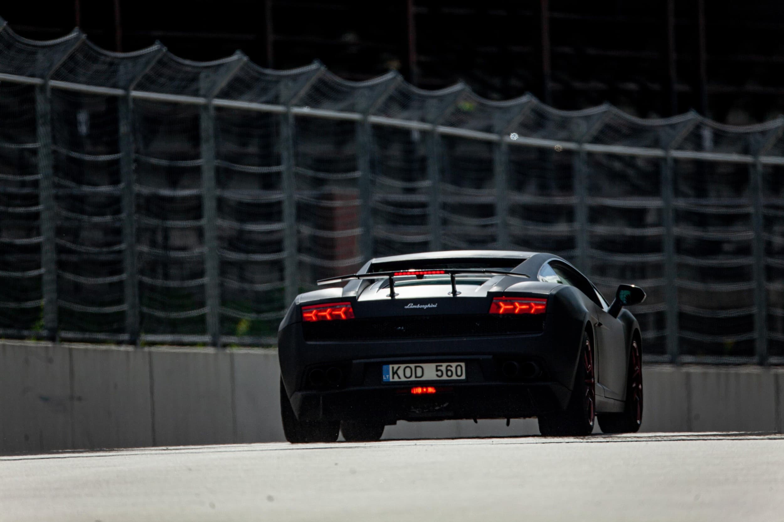 Pasivažinėjimas Ferrari arba Lamborghini „Nemuno žiede“