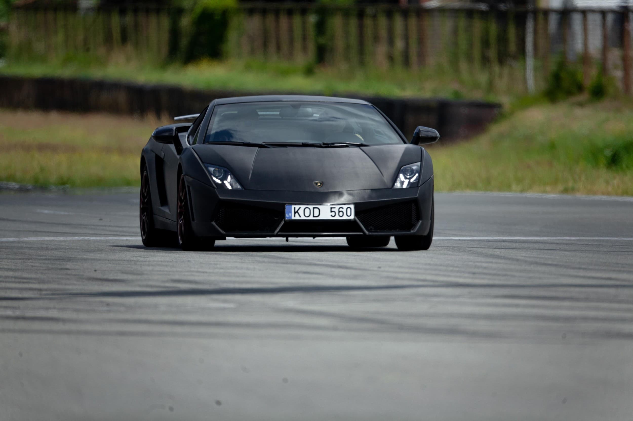 Pasivažinėjimas Ferrari arba Lamborghini „Nemuno žiede“