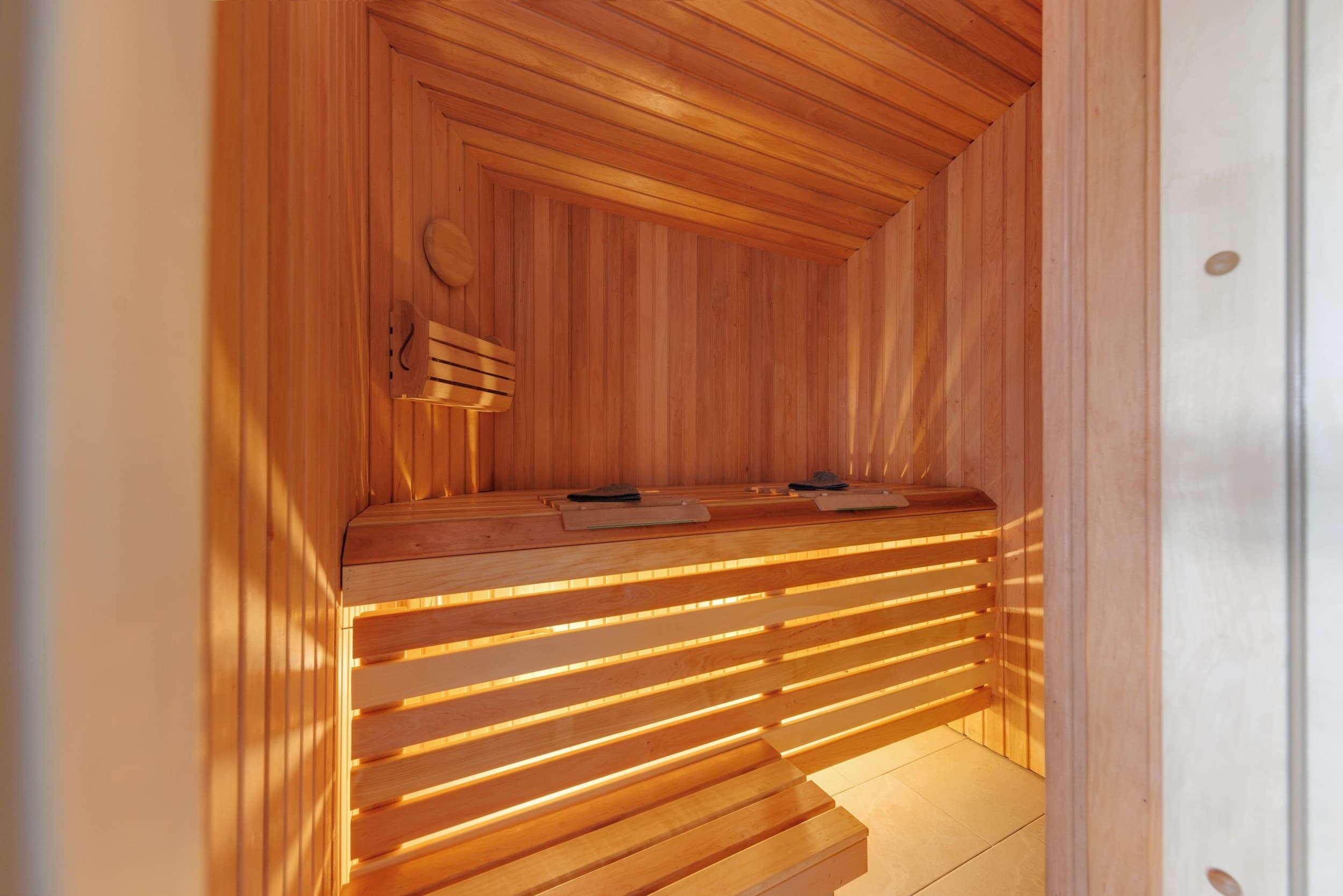 1 naktis namelyje ant ežero kranto DVIEM visomis sav. dienomis + sauna | Laisvalaikio Dovanos