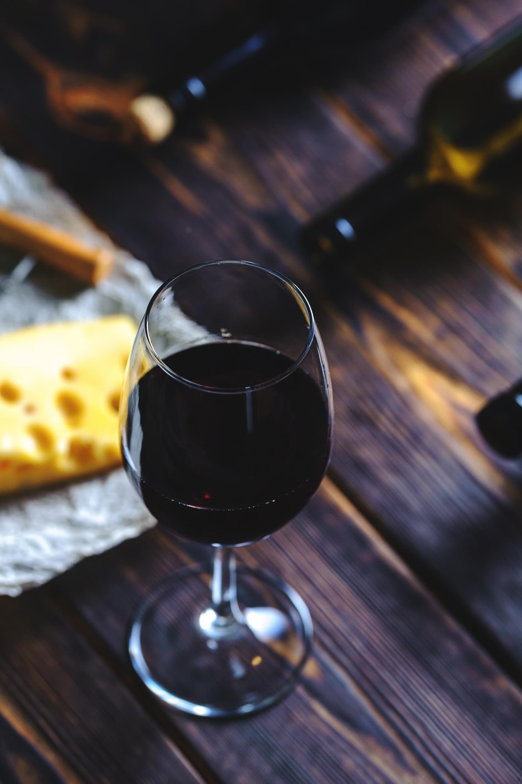 Vynų ir sūrių degustacija dviem
