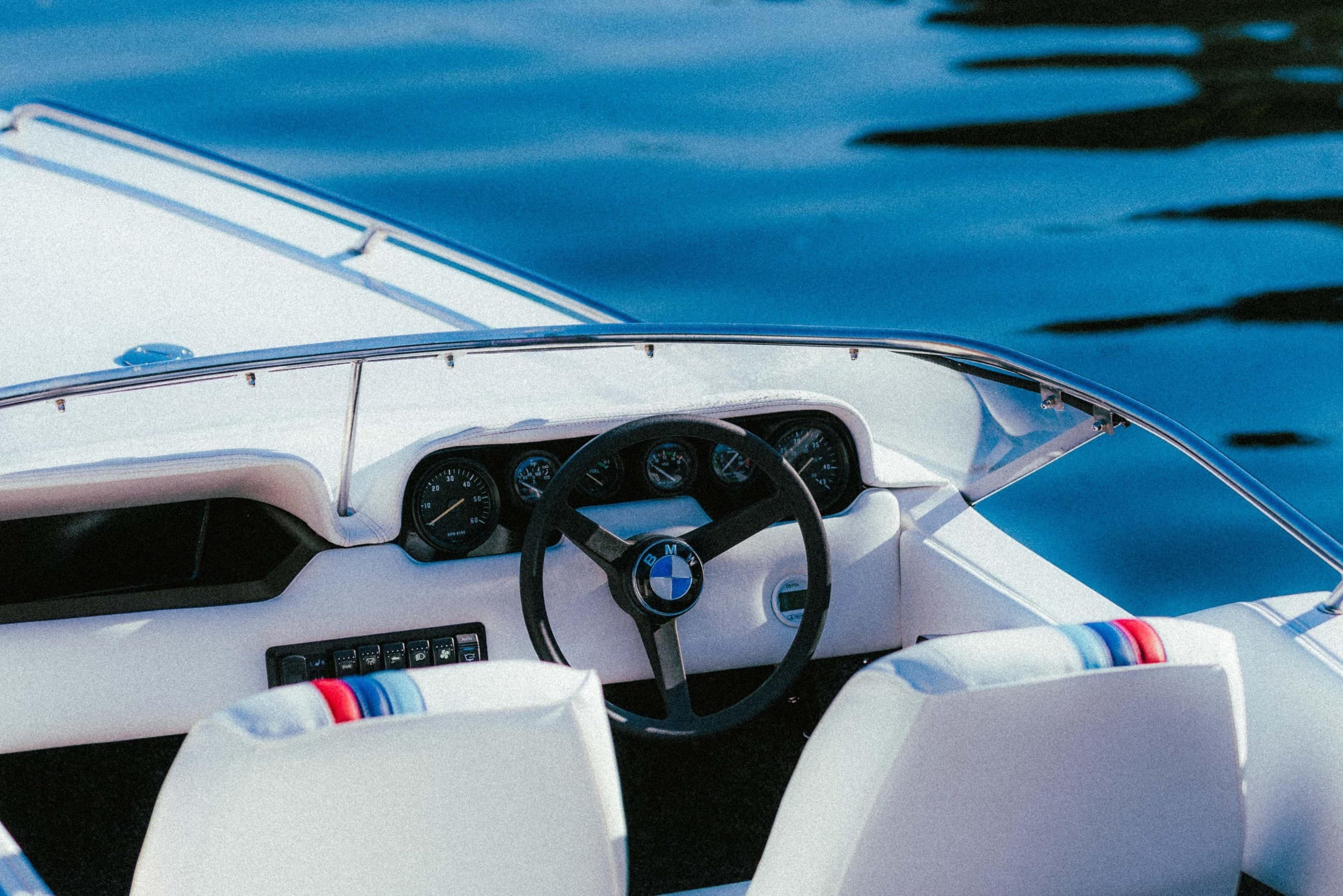 Pasiplaukiojimas legendiniu BMW Plancraft Sabre | Laisvalaikio Dovanos