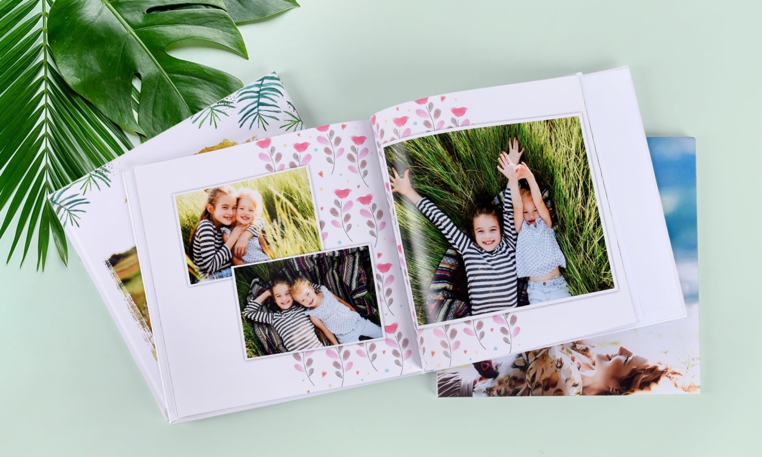 Klasikinė fotoknyga 30x30 formatu su Jūsų nuotraukomis ir tekstais | Laisvalaikio Dovanos