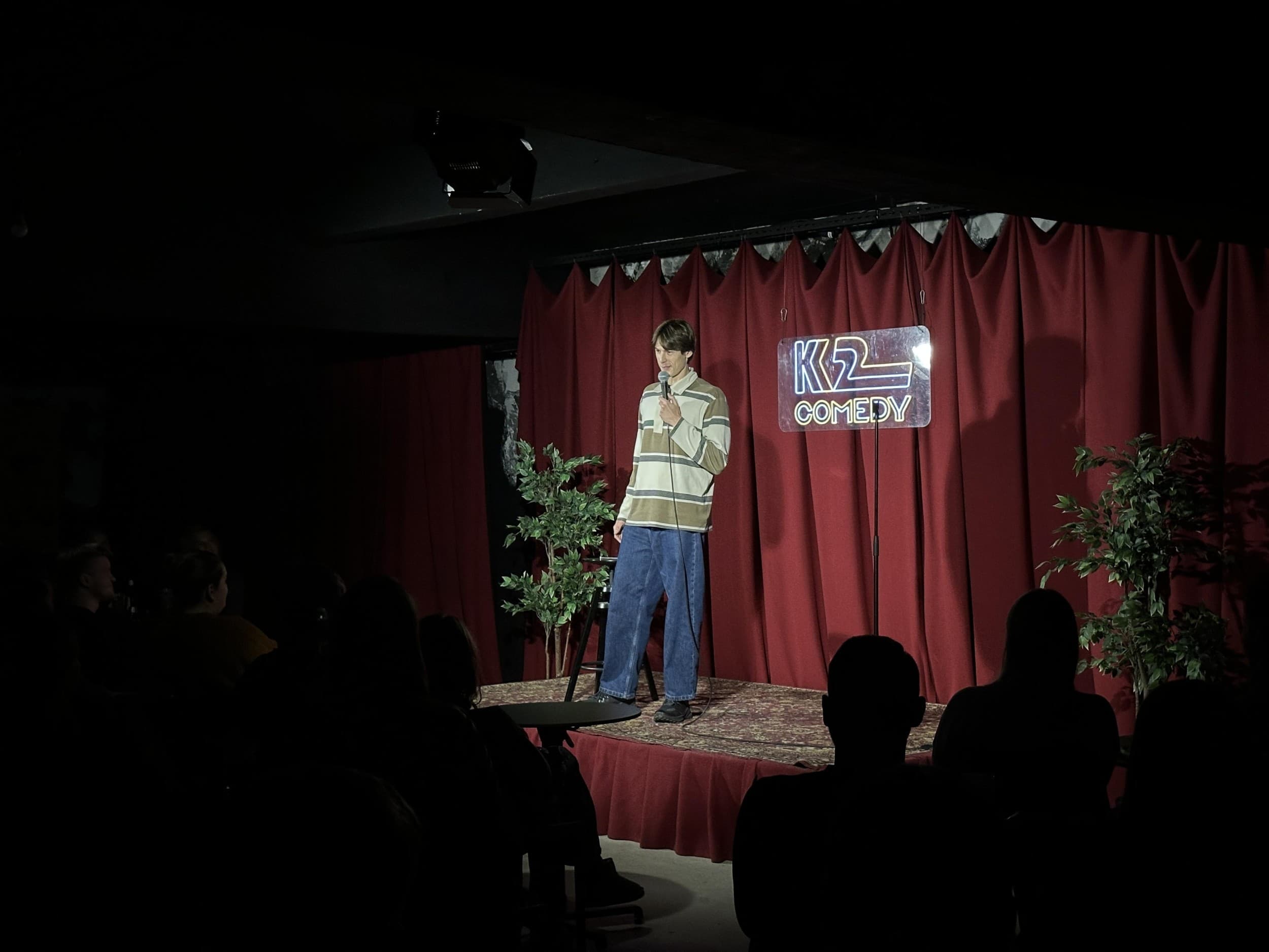 Apsilankymas „K2 Comedy“ Open Mic pasirodyme | Laisvalaikio Dovanos